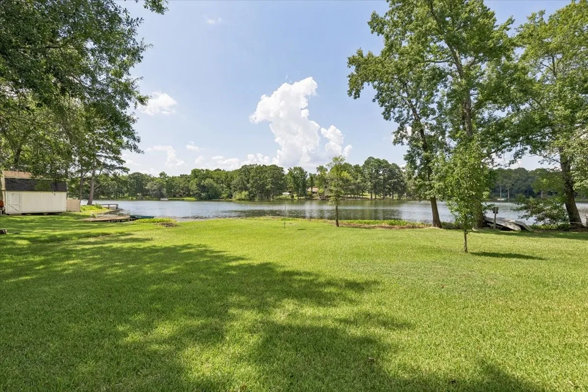 Single Family Residence For Sale in Wood County , 1160 County Road 2425, Mineola, Texas 75773, 2 Bedroom, 3 Bathroom, 2 Garage spaces, 1,941 Sqft, built in 1994, mls#21329088, Real Estate Agent in Mineola, Homes For Sale in Wood county, Homes For Sale in Mineola, Realtor in Mineola Texas, Real Estate Brokerage Independent Realty Texas, Luminita Cordes Realtor