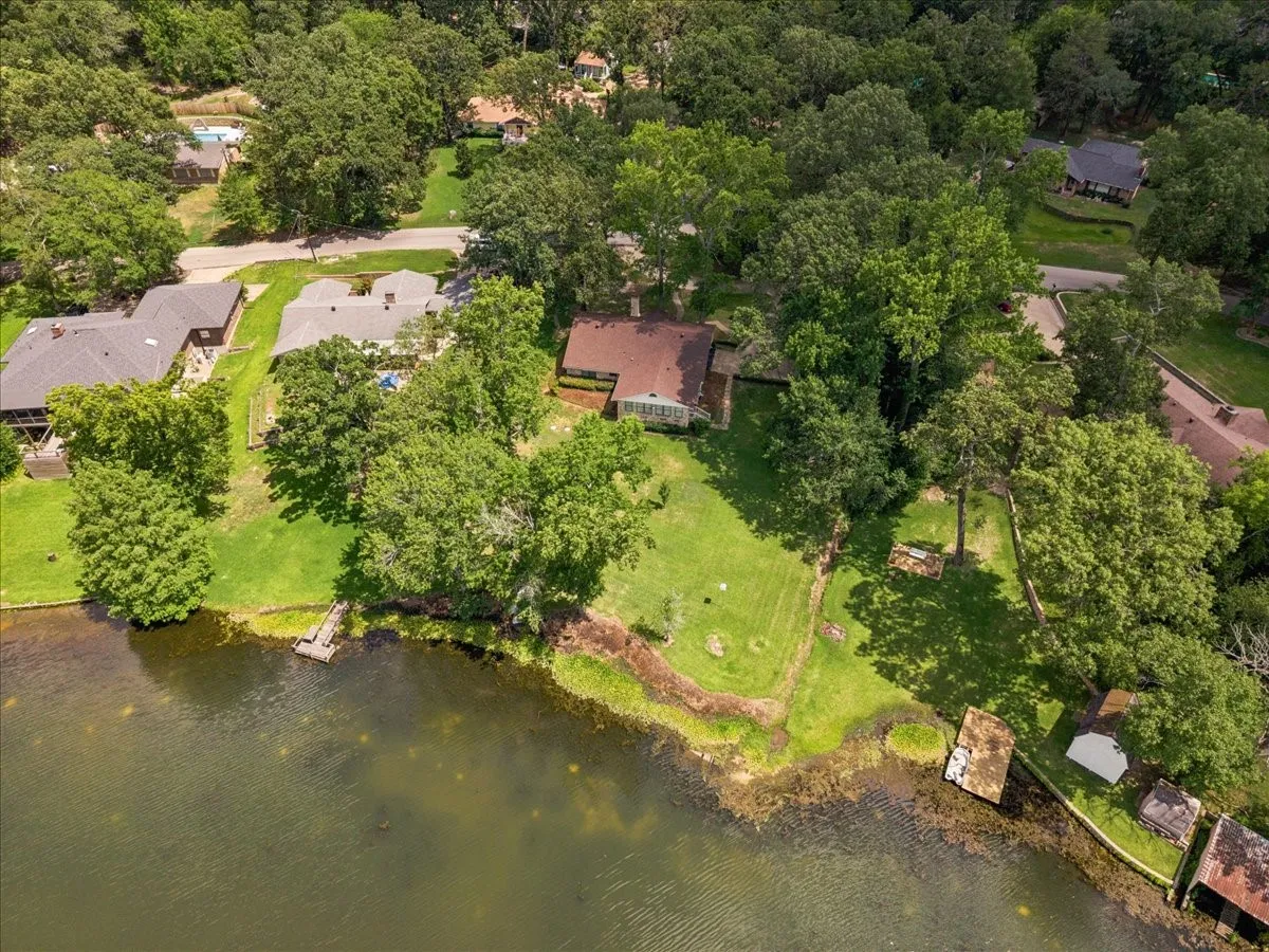 Single Family Residence For Sale in Wood County , 1160 County Road 2425, Mineola, Texas 75773, 2 Bedroom, 3 Bathroom, 2 Garage spaces, 1,941 Sqft, built in 1994, mls#21329088, Real Estate Agent in Mineola, Homes For Sale in Wood county, Homes For Sale in Mineola, Realtor in Mineola Texas, Real Estate Brokerage Independent Realty Texas, Luminita Cordes Realtor