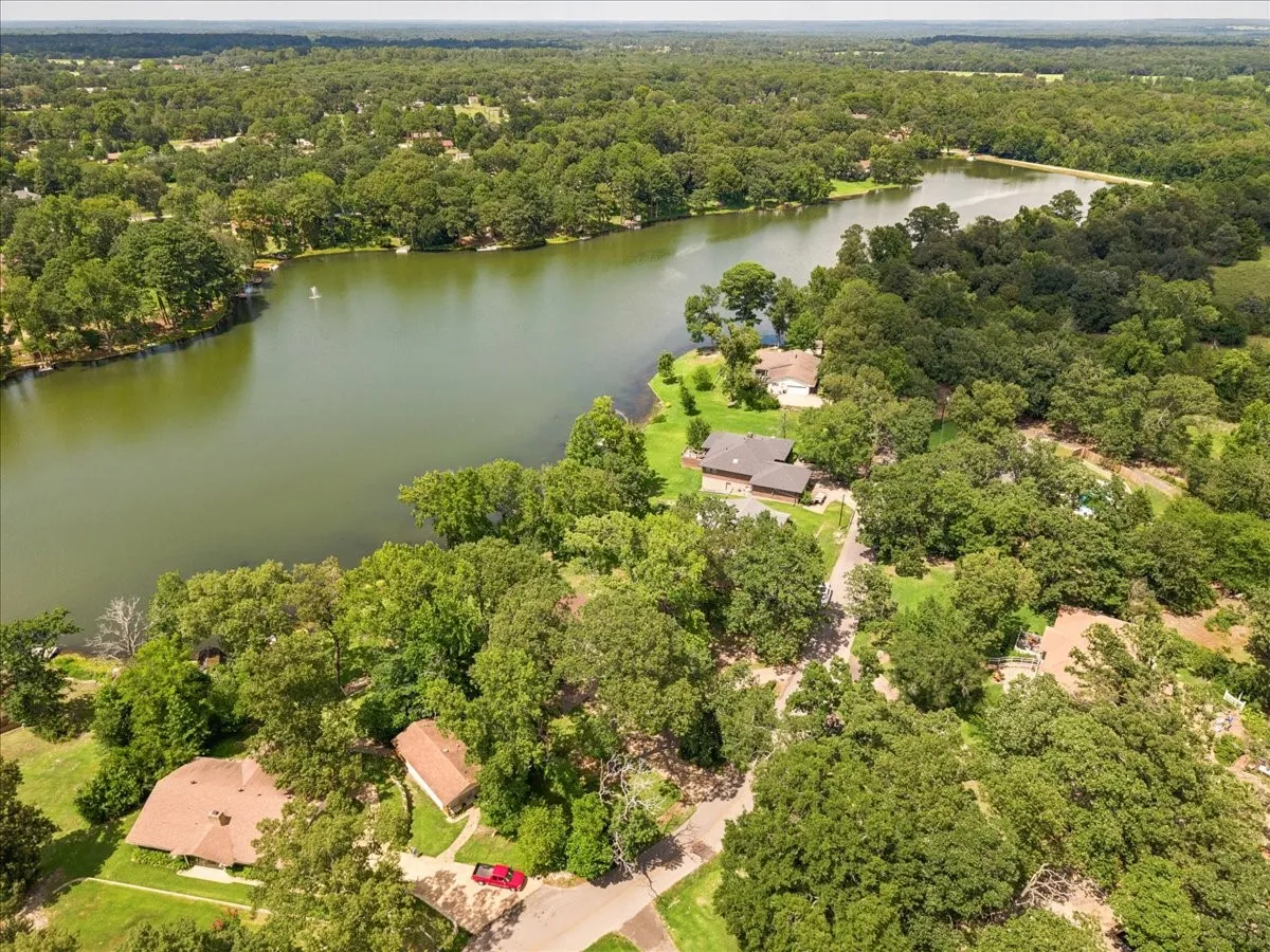 Single Family Residence For Sale in Wood County , 1160 County Road 2425, Mineola, Texas 75773, 2 Bedroom, 3 Bathroom, 2 Garage spaces, 1,941 Sqft, built in 1994, mls#21329088, Real Estate Agent in Mineola, Homes For Sale in Wood county, Homes For Sale in Mineola, Realtor in Mineola Texas, Real Estate Brokerage Independent Realty Texas, Luminita Cordes Realtor