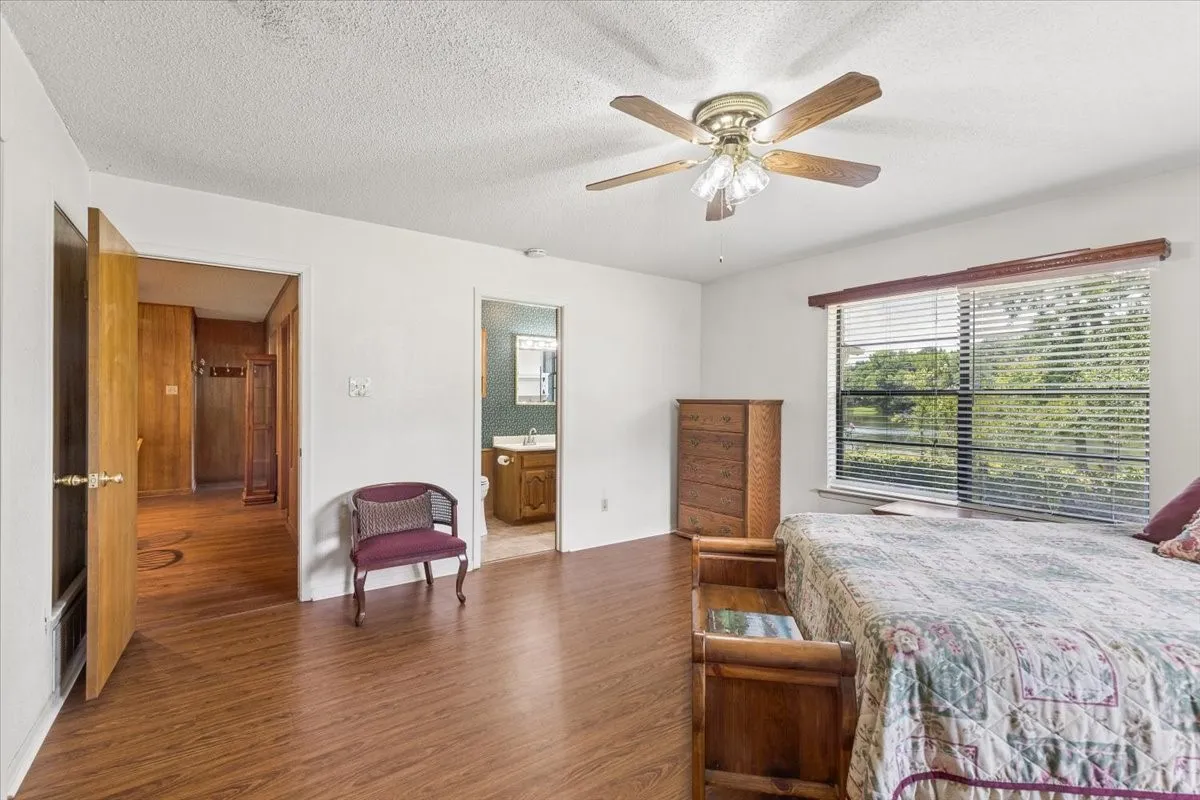 Single Family Residence For Sale in Wood County , 1160 County Road 2425, Mineola, Texas 75773, 2 Bedroom, 3 Bathroom, 2 Garage spaces, 1,941 Sqft, built in 1994, mls#21329088, Real Estate Agent in Mineola, Homes For Sale in Wood county, Homes For Sale in Mineola, Realtor in Mineola Texas, Real Estate Brokerage Independent Realty Texas, Luminita Cordes Realtor