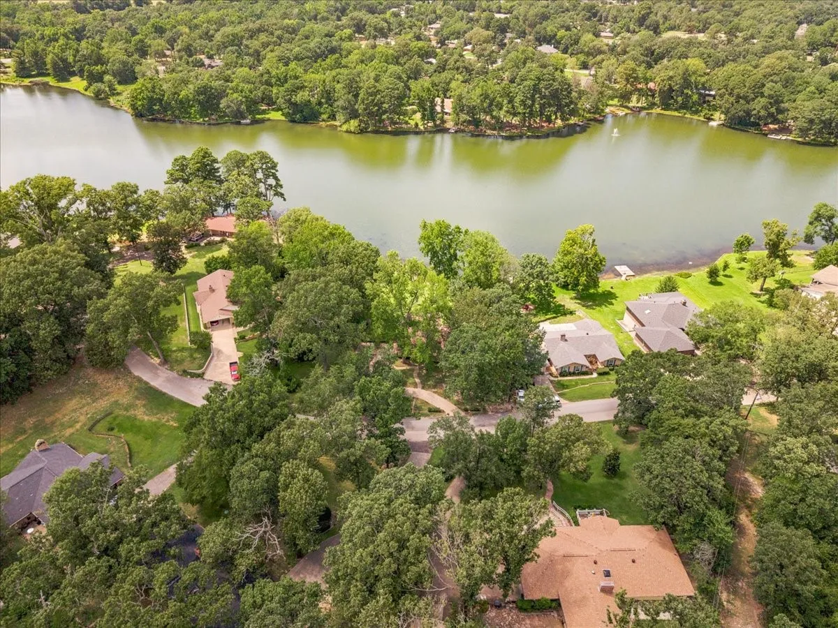 Single Family Residence For Sale in Wood County , 1160 County Road 2425, Mineola, Texas 75773, 2 Bedroom, 3 Bathroom, 2 Garage spaces, 1,941 Sqft, built in 1994, mls#21329088, Real Estate Agent in Mineola, Homes For Sale in Wood county, Homes For Sale in Mineola, Realtor in Mineola Texas, Real Estate Brokerage Independent Realty Texas, Luminita Cordes Realtor