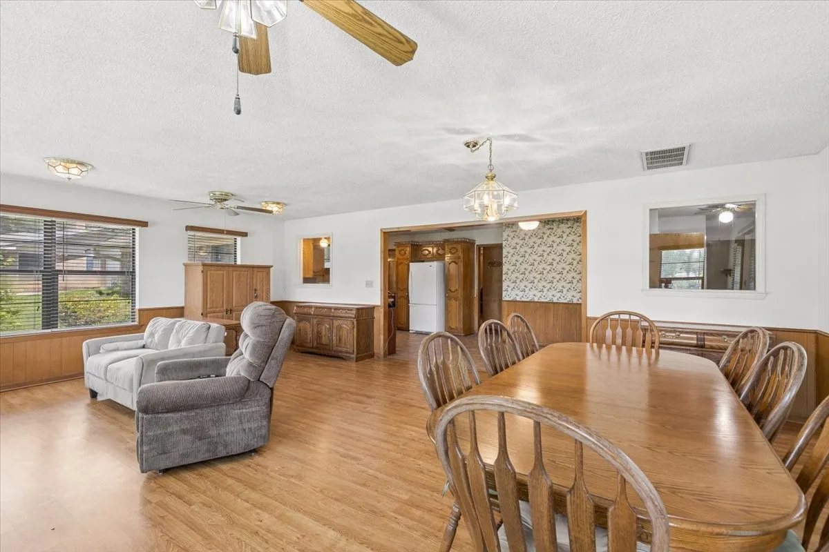 Single Family Residence For Sale in Wood County , 1160 County Road 2425, Mineola, Texas 75773, 2 Bedroom, 3 Bathroom, 2 Garage spaces, 1,941 Sqft, built in 1994, mls#21329088, Real Estate Agent in Mineola, Homes For Sale in Wood county, Homes For Sale in Mineola, Realtor in Mineola Texas, Real Estate Brokerage Independent Realty Texas, Luminita Cordes Realtor