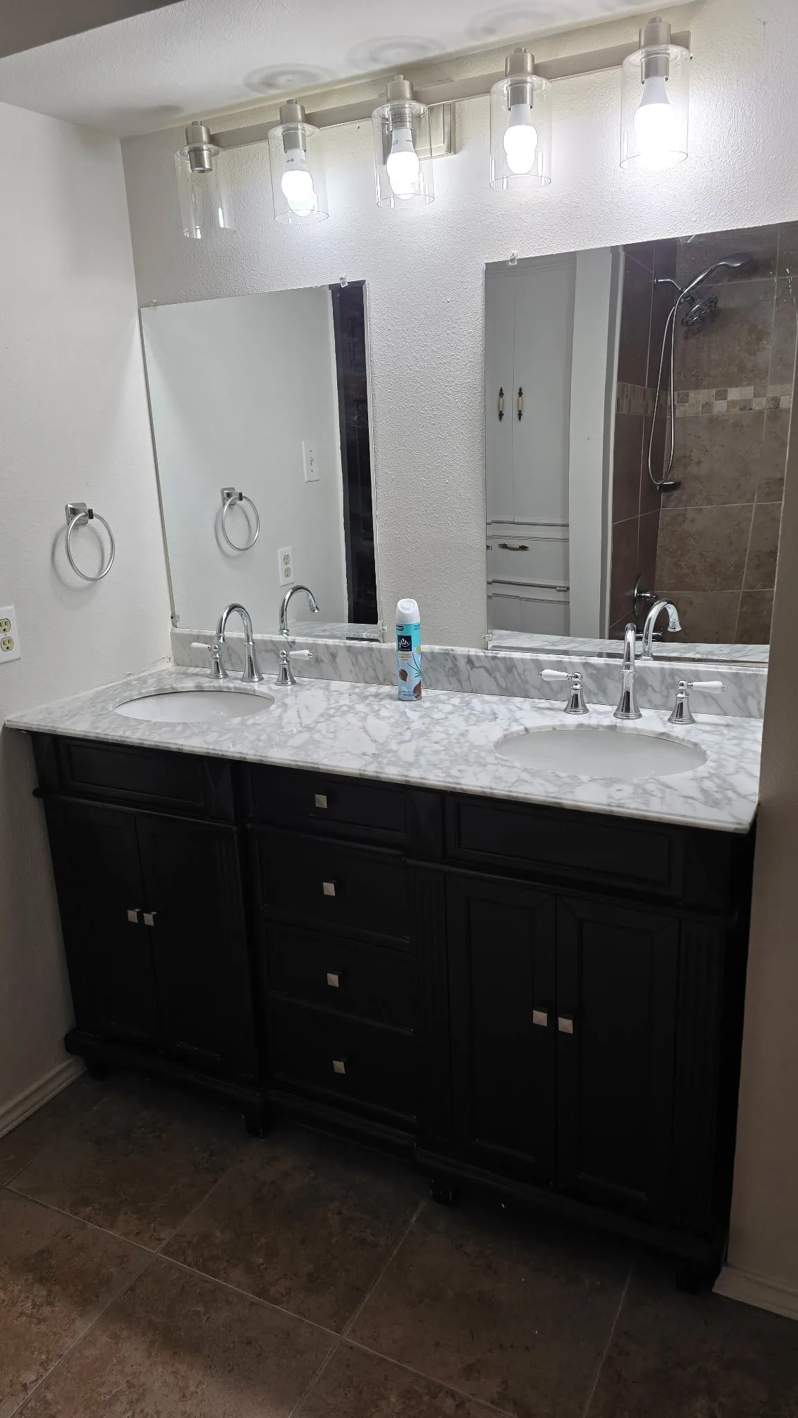 Single Family Residence For Sale in Dallas County , 1415 Gillette Street, Dallas, Texas 75217, 4 Bedrooms, 3 Bathrooms, 2 Garage spaces, 2,800 Sqft, built in 1957, Price $350,000, mls#21329589, Real Estate Agent in Dallas, Homes For Sale in Dallas county, Homes For Sale in Dallas, Realtor in Dallas Texas, Real Estate Brokerage Independent Realty Texas, Luminita Cordes Realtor