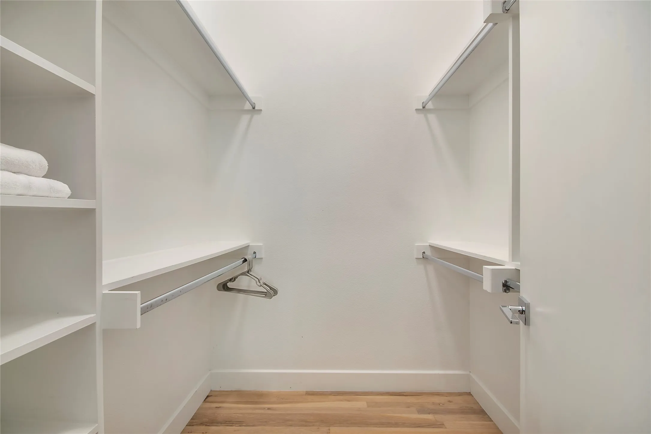Single Family Residence For Sale in Denton County , 4944 Blaynes View, The Colony, Texas 75056, 4 Bedroom, 6 Bathroom, 2 Garage spaces, 3,407 Sqft, built in 2020, mls#21329420, Real Estate Agent in The Colony, Homes For Sale in Denton county, Homes For Sale in The Colony, Realtor in The Colony Texas, Real Estate Brokerage Independent Realty Texas, Luminita Cordes Realtor