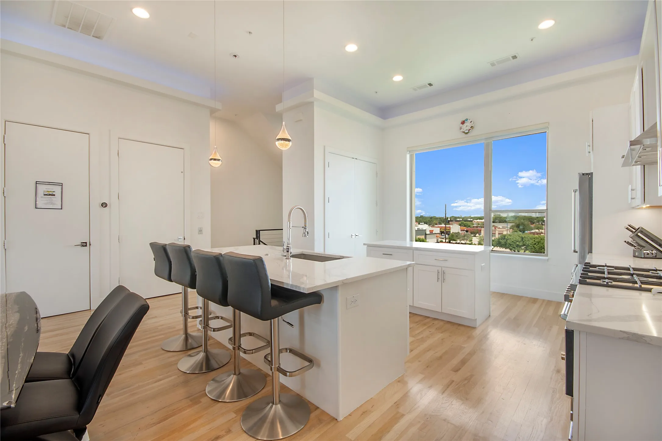 Single Family Residence For Sale in Denton County , 4944 Blaynes View, The Colony, Texas 75056, 4 Bedroom, 6 Bathroom, 2 Garage spaces, 3,407 Sqft, built in 2020, mls#21329420, Real Estate Agent in The Colony, Homes For Sale in Denton county, Homes For Sale in The Colony, Realtor in The Colony Texas, Real Estate Brokerage Independent Realty Texas, Luminita Cordes Realtor