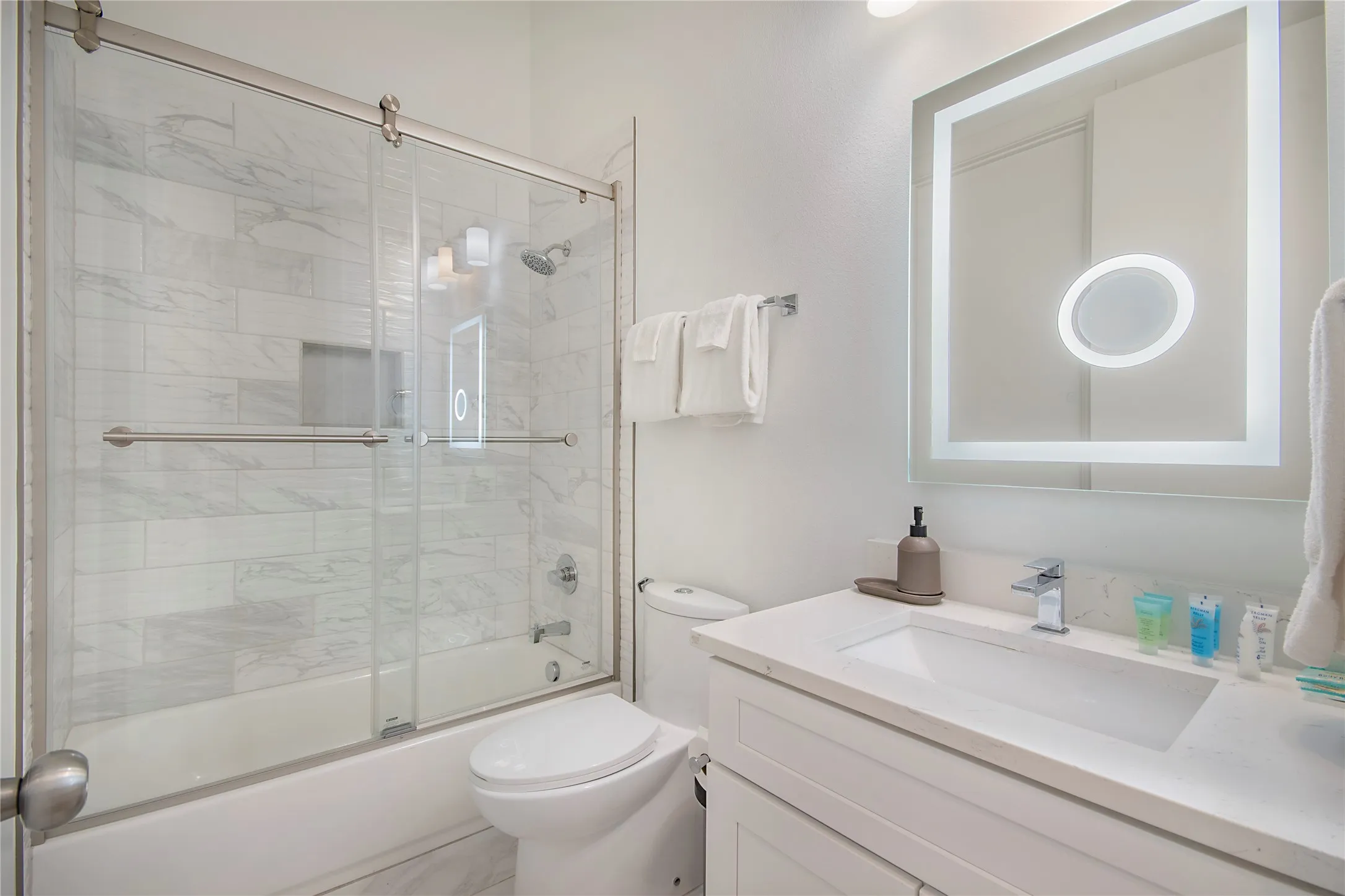 Single Family Residence For Sale in Denton County , 4944 Blaynes View, The Colony, Texas 75056, 4 Bedroom, 6 Bathroom, 2 Garage spaces, 3,407 Sqft, built in 2020, mls#21329420, Real Estate Agent in The Colony, Homes For Sale in Denton county, Homes For Sale in The Colony, Realtor in The Colony Texas, Real Estate Brokerage Independent Realty Texas, Luminita Cordes Realtor