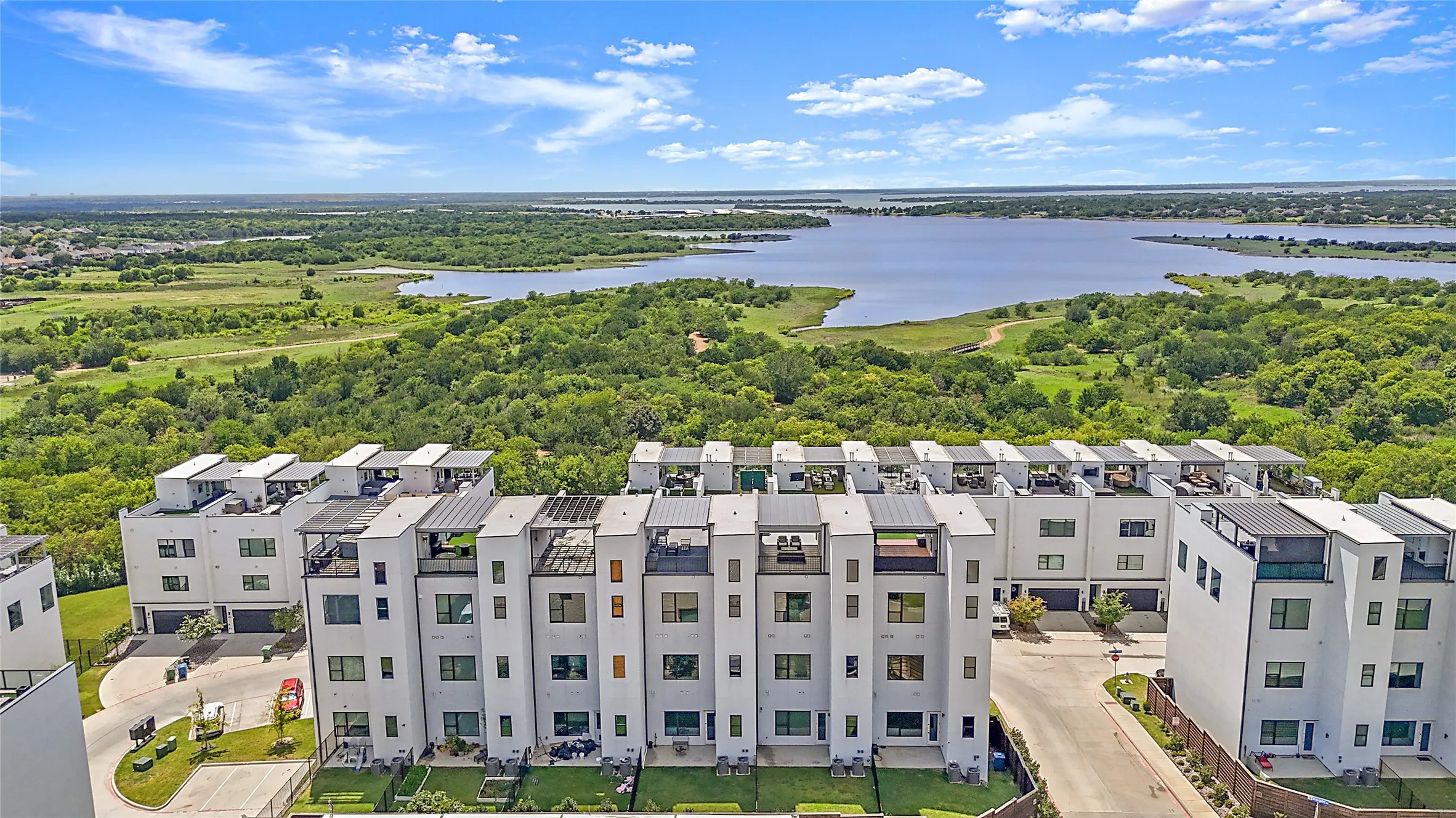 Single Family Residence For Sale in Denton County , 4944 Blaynes View, The Colony, Texas 75056, 4 Bedroom, 6 Bathroom, 2 Garage spaces, 3,407 Sqft, built in 2020, mls#21329420, Real Estate Agent in The Colony, Homes For Sale in Denton county, Homes For Sale in The Colony, Realtor in The Colony Texas, Real Estate Brokerage Independent Realty Texas, Luminita Cordes Realtor