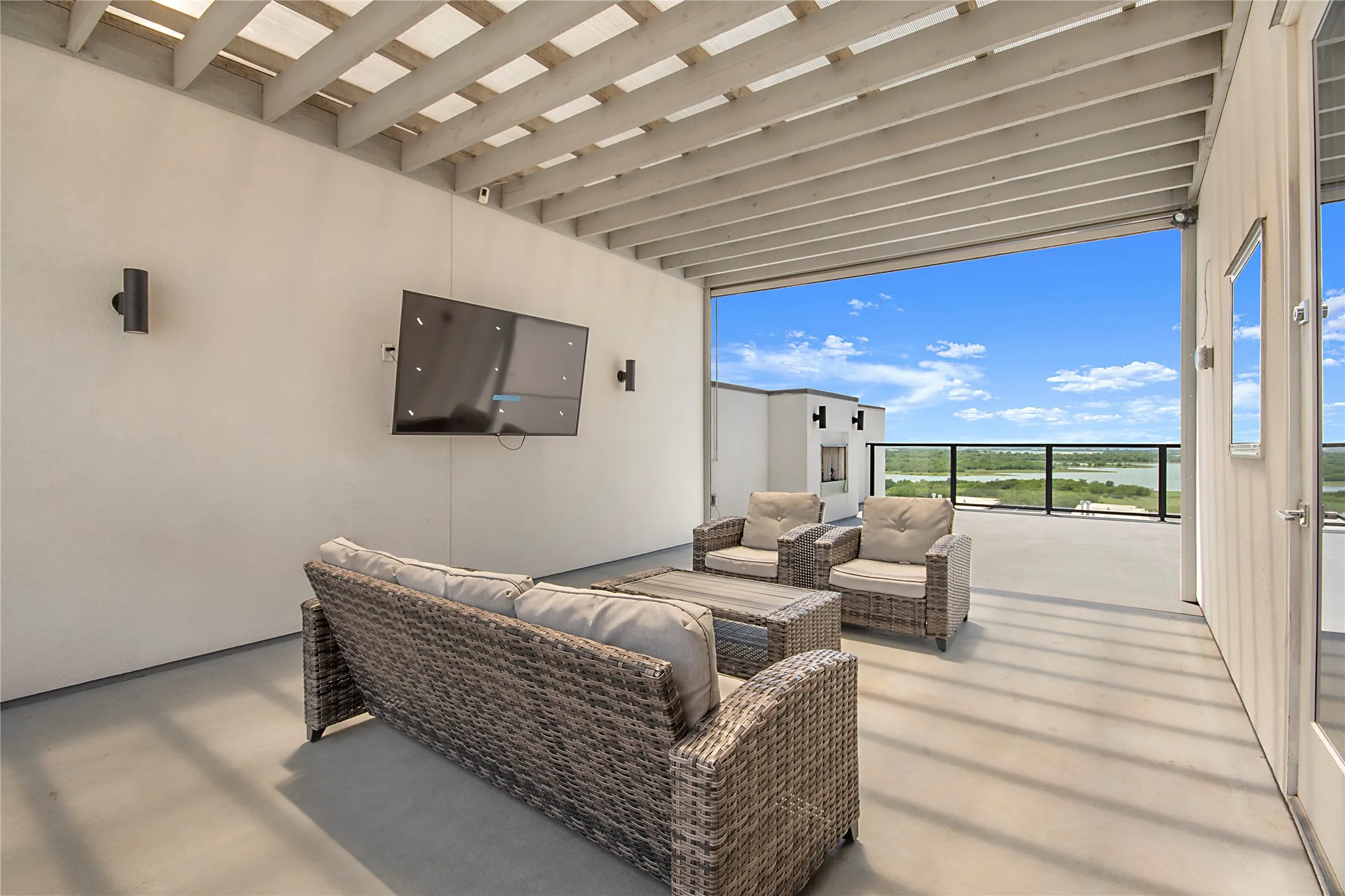 Single Family Residence For Sale in Denton County , 4944 Blaynes View, The Colony, Texas 75056, 4 Bedroom, 6 Bathroom, 2 Garage spaces, 3,407 Sqft, built in 2020, mls#21329420, Real Estate Agent in The Colony, Homes For Sale in Denton county, Homes For Sale in The Colony, Realtor in The Colony Texas, Real Estate Brokerage Independent Realty Texas, Luminita Cordes Realtor