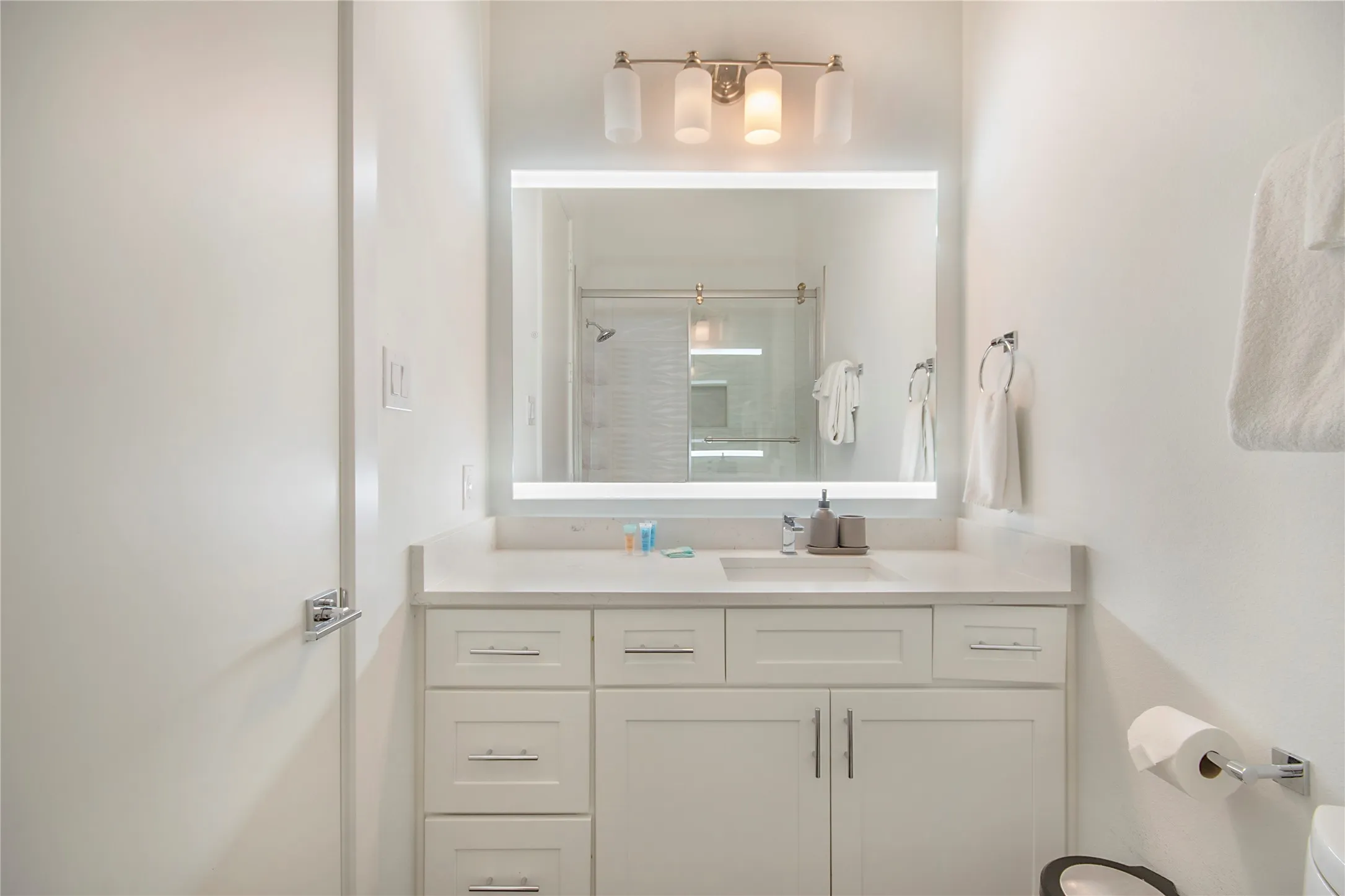 Single Family Residence For Sale in Denton County , 4944 Blaynes View, The Colony, Texas 75056, 4 Bedroom, 6 Bathroom, 2 Garage spaces, 3,407 Sqft, built in 2020, mls#21329420, Real Estate Agent in The Colony, Homes For Sale in Denton county, Homes For Sale in The Colony, Realtor in The Colony Texas, Real Estate Brokerage Independent Realty Texas, Luminita Cordes Realtor