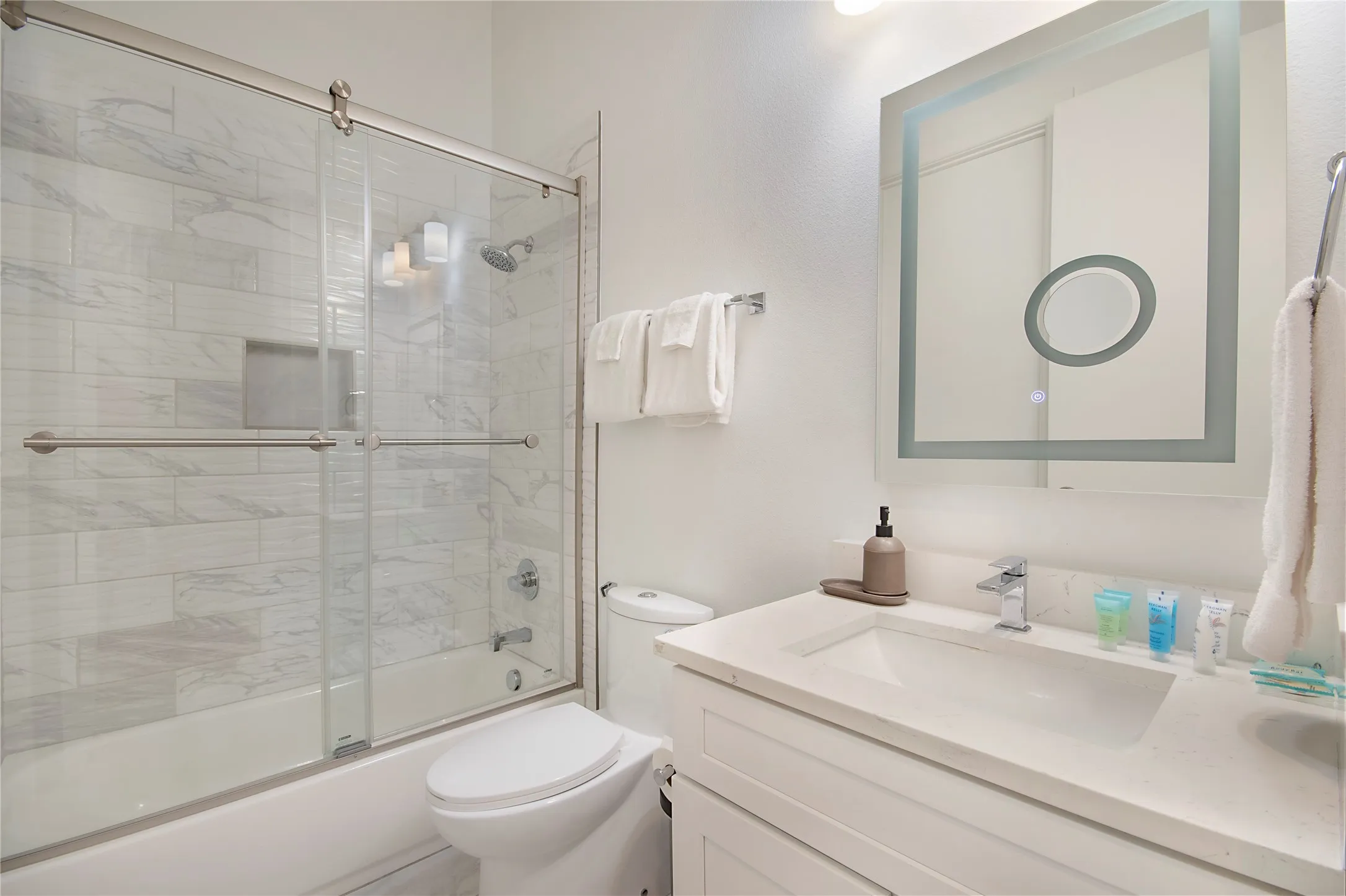 Single Family Residence For Sale in Denton County , 4944 Blaynes View, The Colony, Texas 75056, 4 Bedroom, 6 Bathroom, 2 Garage spaces, 3,407 Sqft, built in 2020, mls#21329420, Real Estate Agent in The Colony, Homes For Sale in Denton county, Homes For Sale in The Colony, Realtor in The Colony Texas, Real Estate Brokerage Independent Realty Texas, Luminita Cordes Realtor