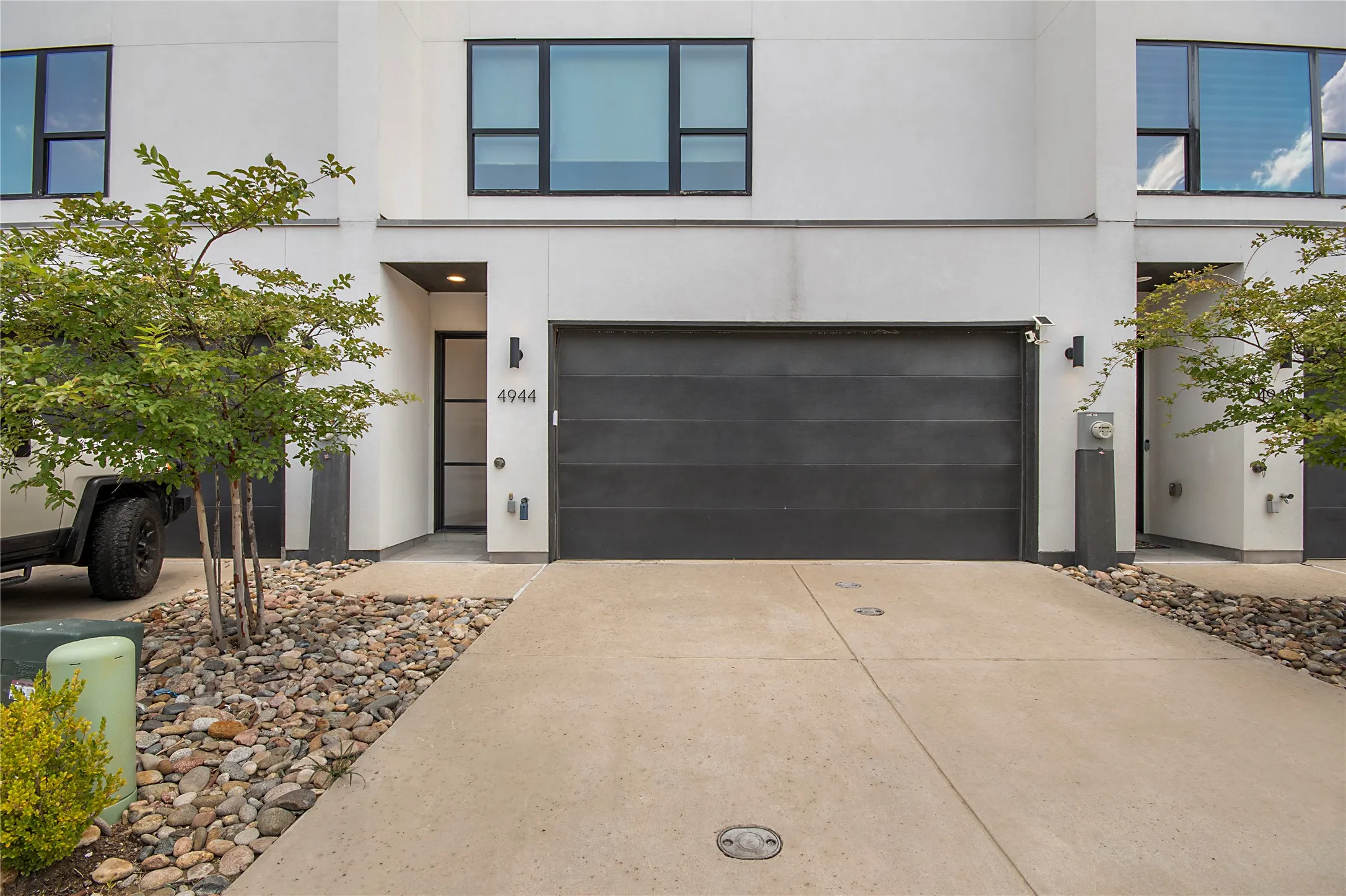 Single Family Residence For Sale in Denton County , 4944 Blaynes View, The Colony, Texas 75056, 4 Bedroom, 6 Bathroom, 2 Garage spaces, 3,407 Sqft, built in 2020, mls#21329420, Real Estate Agent in The Colony, Homes For Sale in Denton county, Homes For Sale in The Colony, Realtor in The Colony Texas, Real Estate Brokerage Independent Realty Texas, Luminita Cordes Realtor