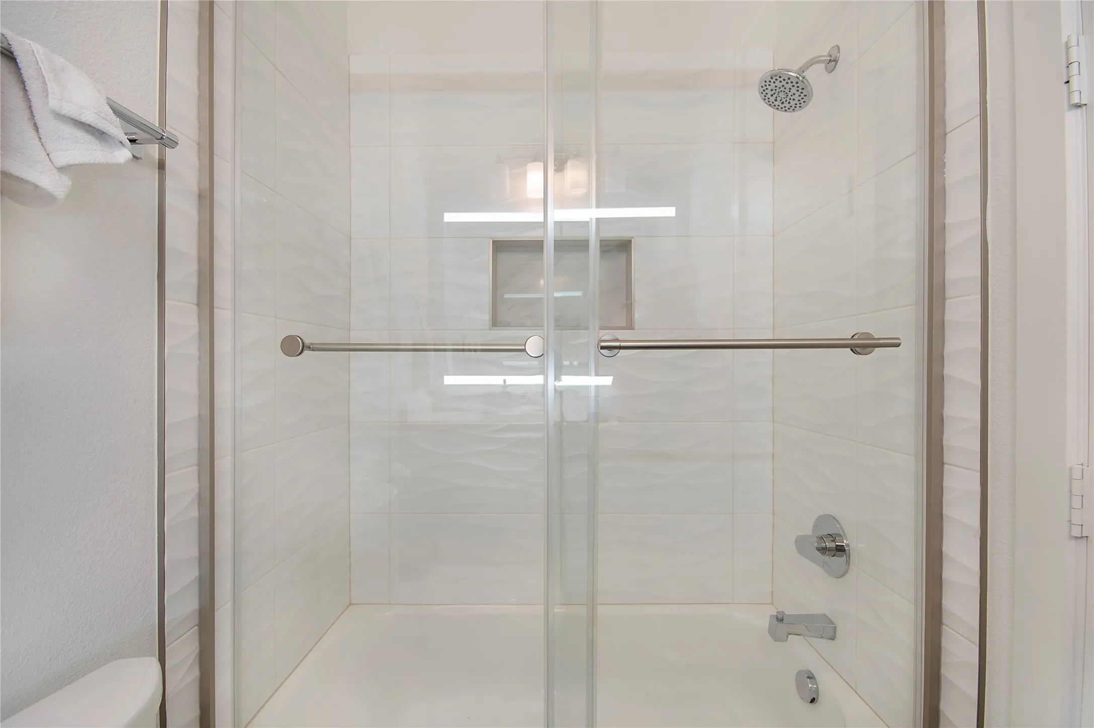 Single Family Residence For Sale in Denton County , 4944 Blaynes View, The Colony, Texas 75056, 4 Bedroom, 6 Bathroom, 2 Garage spaces, 3,407 Sqft, built in 2020, mls#21329420, Real Estate Agent in The Colony, Homes For Sale in Denton county, Homes For Sale in The Colony, Realtor in The Colony Texas, Real Estate Brokerage Independent Realty Texas, Luminita Cordes Realtor