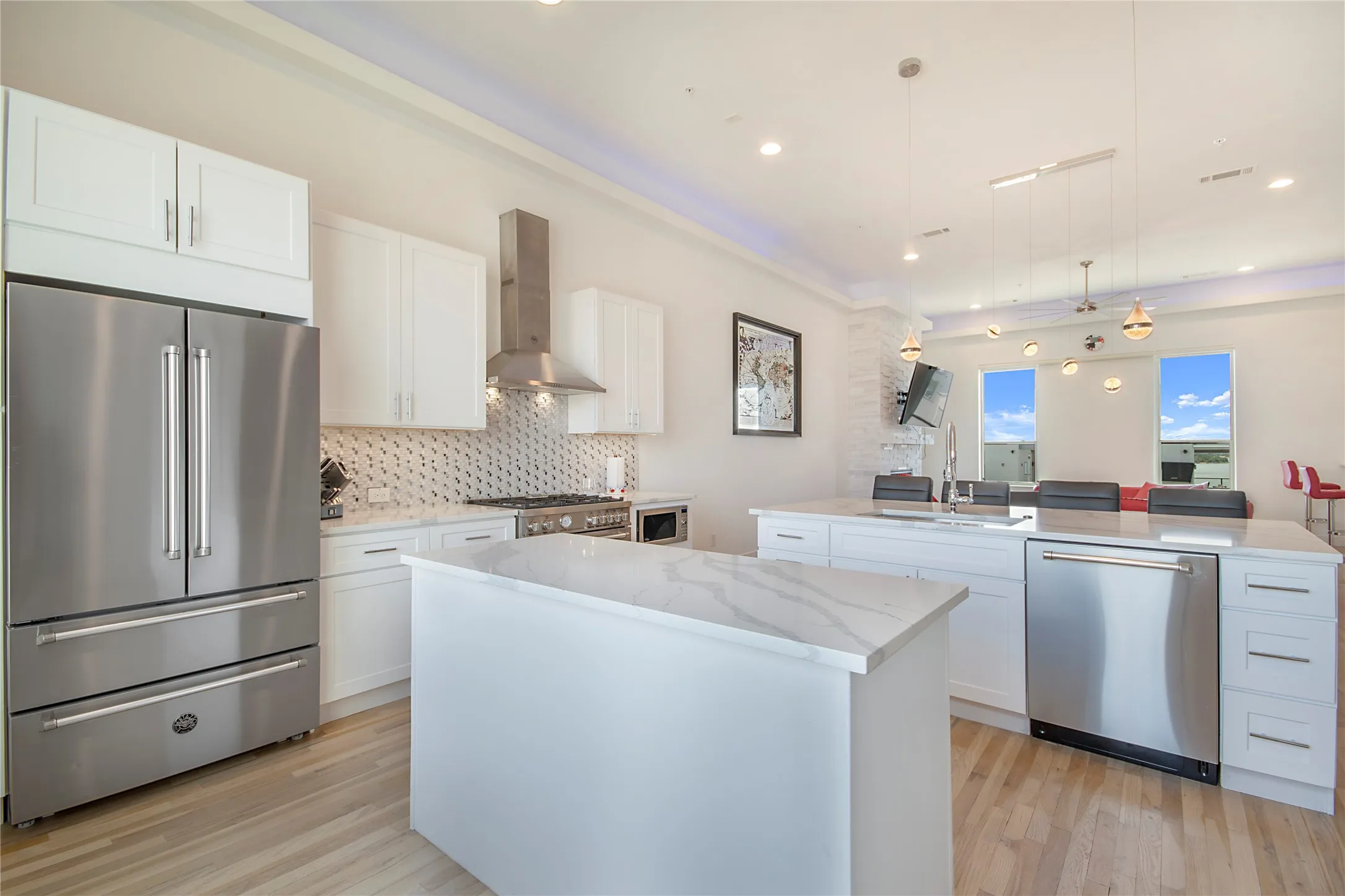 Single Family Residence For Sale in Denton County , 4944 Blaynes View, The Colony, Texas 75056, 4 Bedroom, 6 Bathroom, 2 Garage spaces, 3,407 Sqft, built in 2020, mls#21329420, Real Estate Agent in The Colony, Homes For Sale in Denton county, Homes For Sale in The Colony, Realtor in The Colony Texas, Real Estate Brokerage Independent Realty Texas, Luminita Cordes Realtor