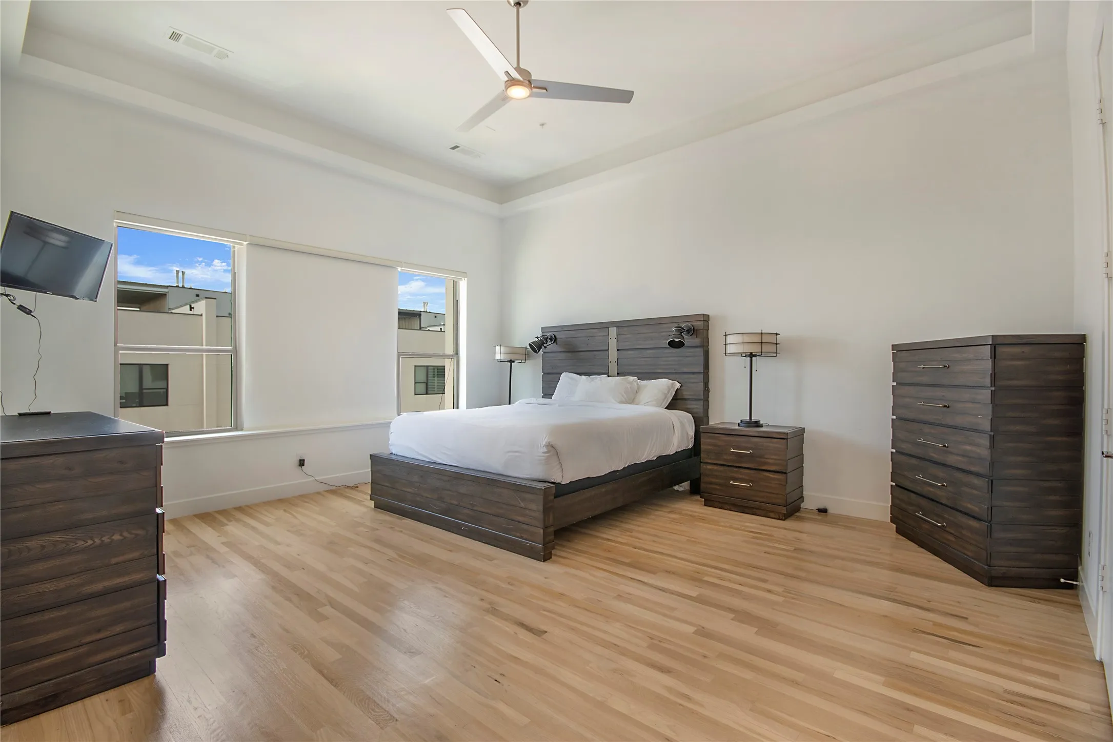 Single Family Residence For Sale in Denton County , 4944 Blaynes View, The Colony, Texas 75056, 4 Bedroom, 6 Bathroom, 2 Garage spaces, 3,407 Sqft, built in 2020, mls#21329420, Real Estate Agent in The Colony, Homes For Sale in Denton county, Homes For Sale in The Colony, Realtor in The Colony Texas, Real Estate Brokerage Independent Realty Texas, Luminita Cordes Realtor