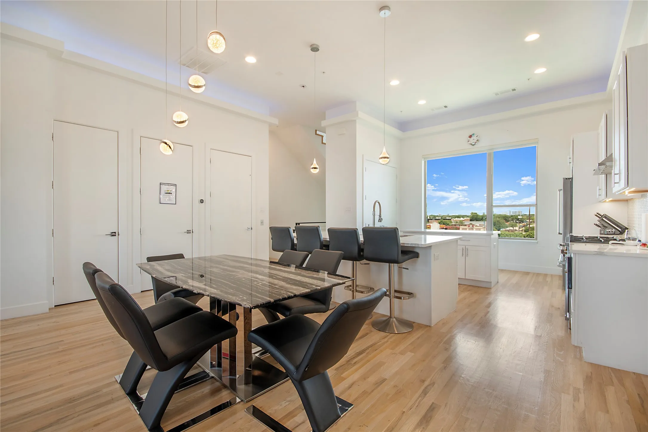 Single Family Residence For Sale in Denton County , 4944 Blaynes View, The Colony, Texas 75056, 4 Bedroom, 6 Bathroom, 2 Garage spaces, 3,407 Sqft, built in 2020, mls#21329420, Real Estate Agent in The Colony, Homes For Sale in Denton county, Homes For Sale in The Colony, Realtor in The Colony Texas, Real Estate Brokerage Independent Realty Texas, Luminita Cordes Realtor