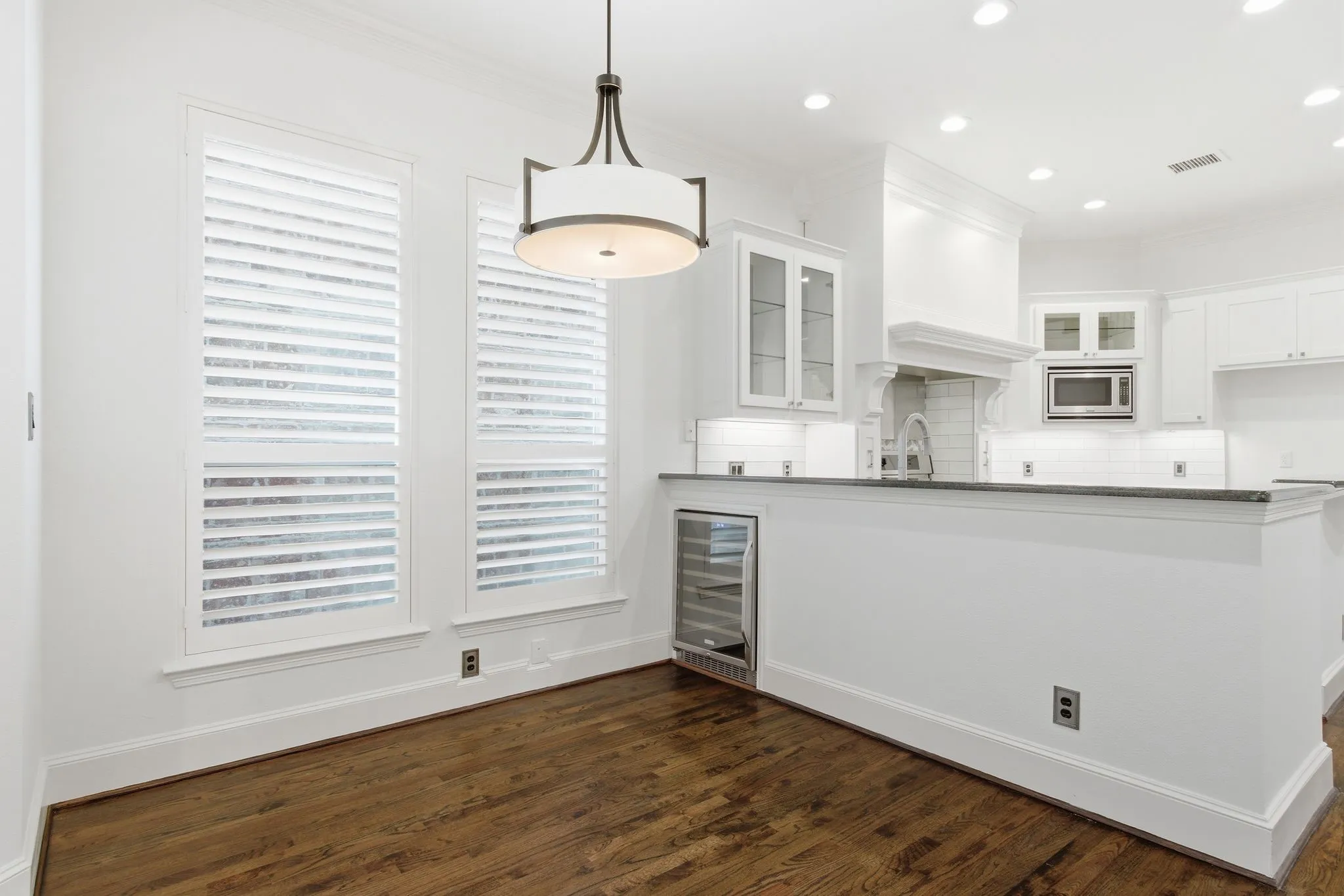 Single Family Residence For Sale in Collin County , 18323 Frankford Lakes Circle, Dallas, Texas 75252, 4 Bedroom, 4 Bathroom, 2 Garage spaces, 3,019 Sqft, built in 2004, mls#21329594, Real Estate Agent in Dallas, Homes For Sale in Collin county, Homes For Sale in Dallas, Realtor in Dallas Texas, Real Estate Brokerage Independent Realty Texas, Luminita Cordes Realtor