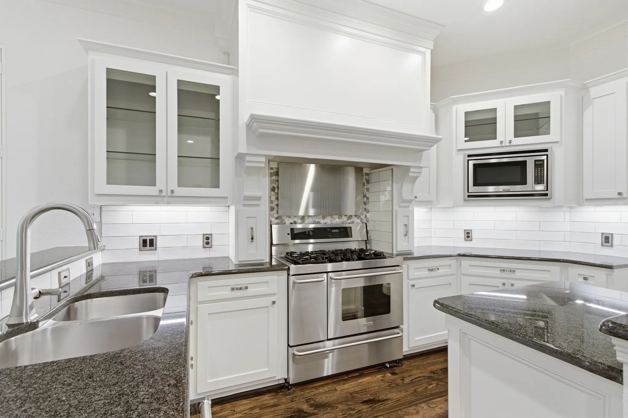 Single Family Residence For Sale in Collin County , 18323 Frankford Lakes Circle, Dallas, Texas 75252, 4 Bedroom, 4 Bathroom, 2 Garage spaces, 3,019 Sqft, built in 2004, mls#21329594, Real Estate Agent in Dallas, Homes For Sale in Collin county, Homes For Sale in Dallas, Realtor in Dallas Texas, Real Estate Brokerage Independent Realty Texas, Luminita Cordes Realtor