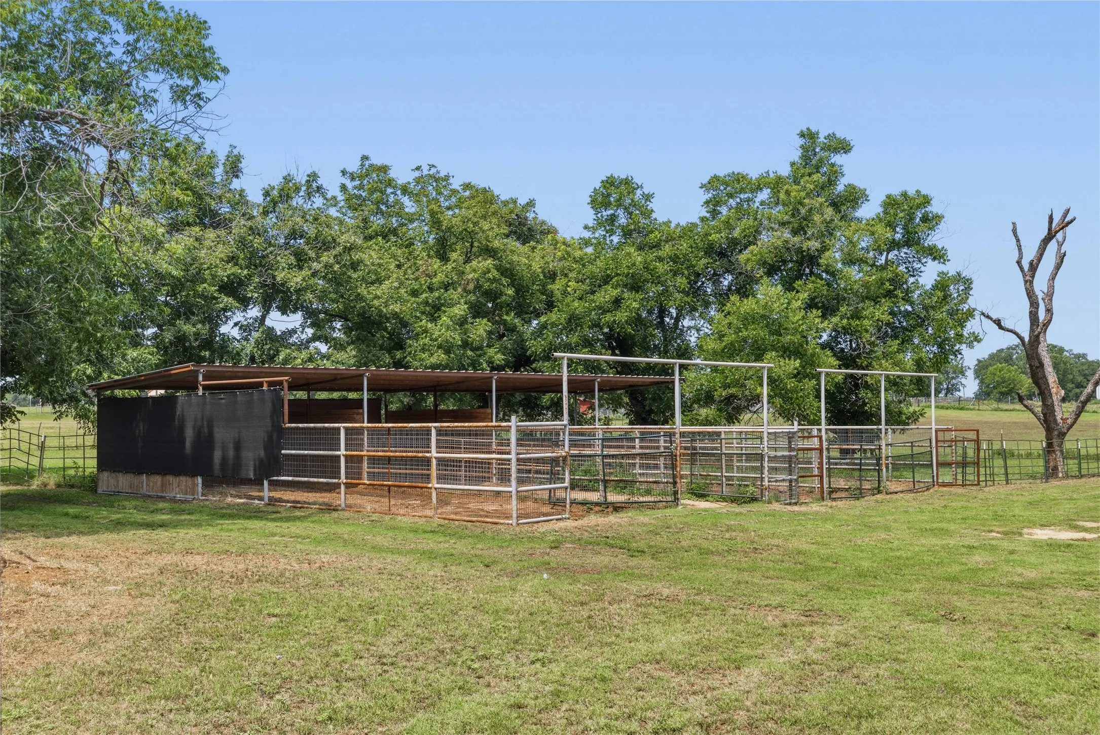 Four covered stalls