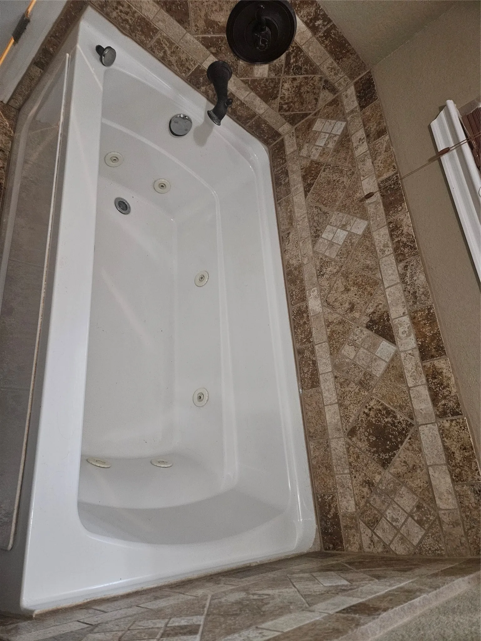 Relaxing jacuzzi tub