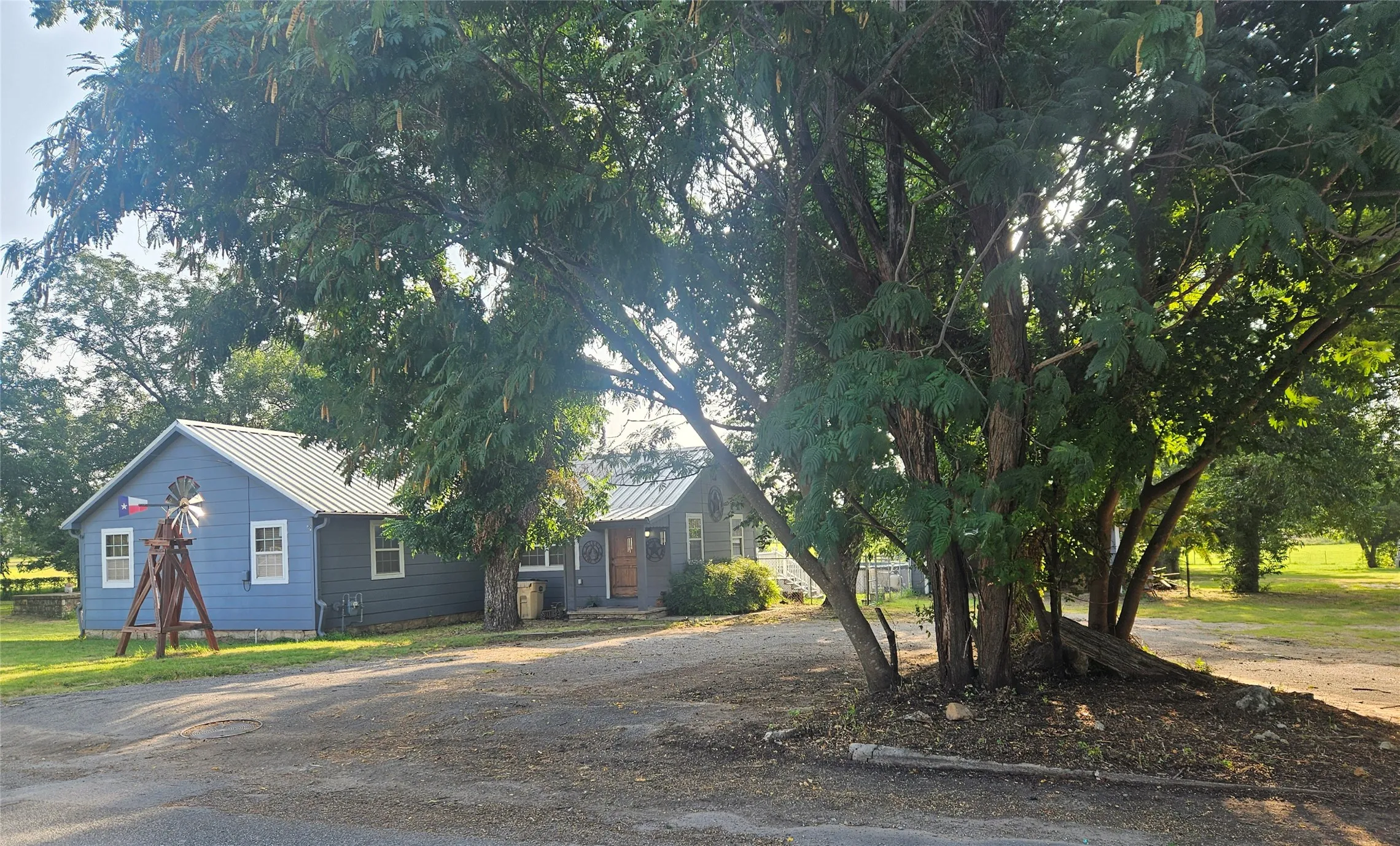 Single Family Residence For Sale in Comanche County , 304 N Victor Street, Comanche, Texas 76442, 3 Bedroom, 2 Bathroom, Garage spaces, 1,800 Sqft, built in 1940, mls#21316563, Real Estate Agent in Comanche, Homes For Sale in Comanche county, Homes For Sale in Comanche, Realtor in Comanche Texas, Real Estate Brokerage Independent Realty Texas, Luminita Cordes Realtor