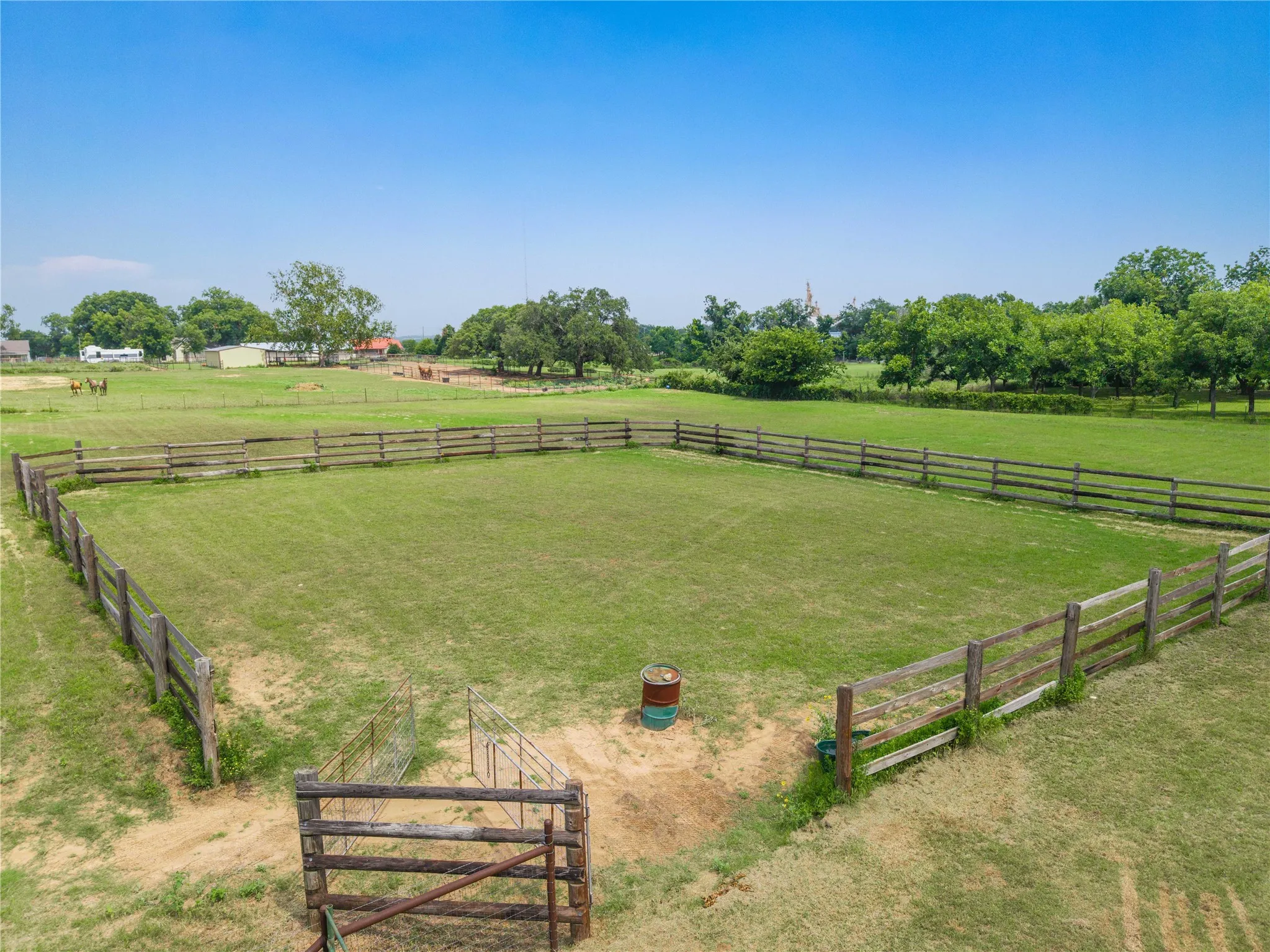 Single Family Residence For Sale in Comanche County , 304 N Victor Street, Comanche, Texas 76442, 3 Bedroom, 2 Bathroom, Garage spaces, 1,800 Sqft, built in 1940, mls#21316563, Real Estate Agent in Comanche, Homes For Sale in Comanche county, Homes For Sale in Comanche, Realtor in Comanche Texas, Real Estate Brokerage Independent Realty Texas, Luminita Cordes Realtor