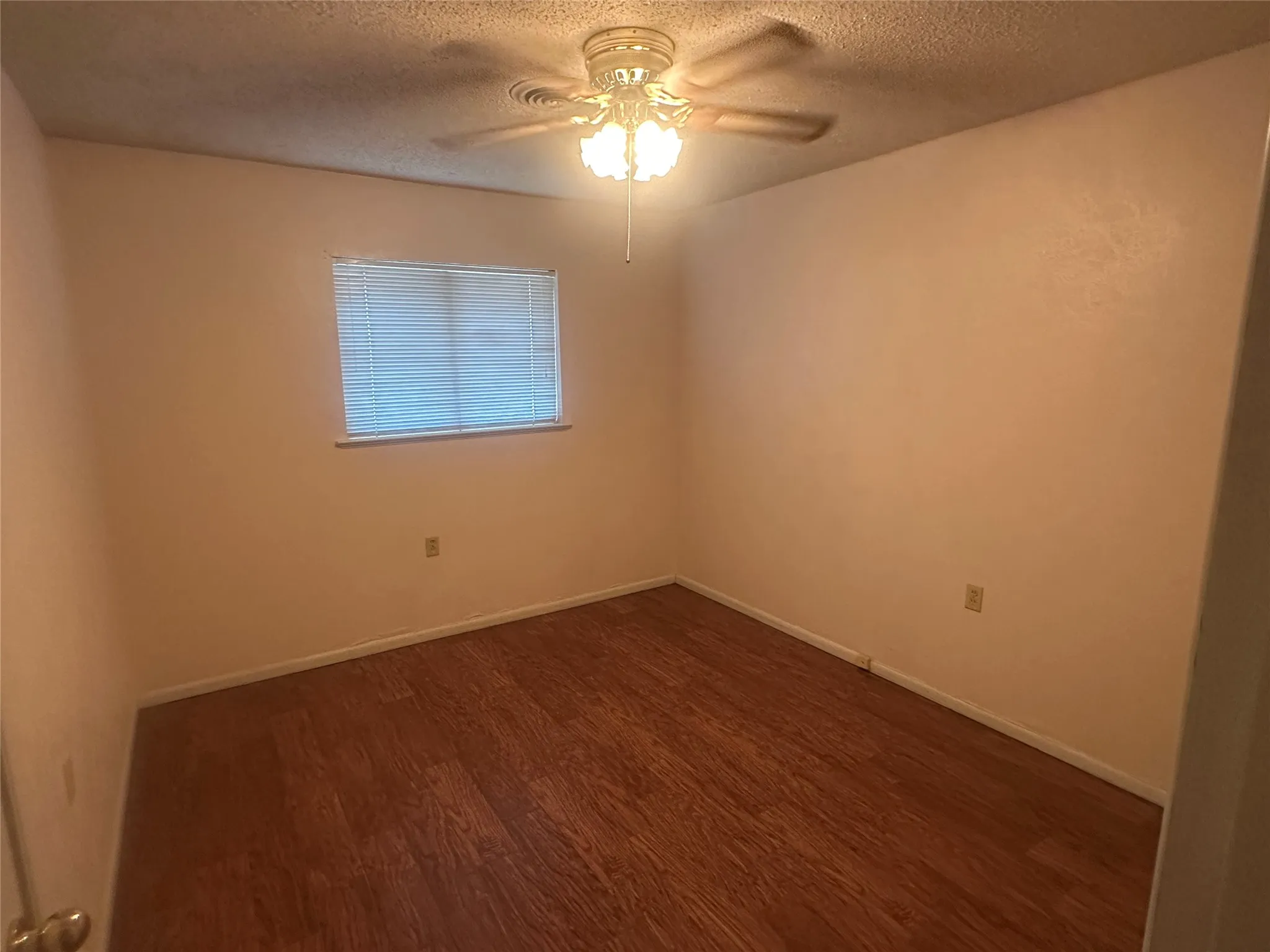 Single Family Residence For Sale in Montague County , 1507 N Matthews Street, Bowie, Texas 76230, 3 Bedroom, 2 Bathroom, 2 Garage spaces, 1,403 Sqft, built in 1968, mls#21329595, Real Estate Agent in Bowie, Homes For Sale in Montague county, Homes For Sale in Bowie, Realtor in Bowie Texas, Real Estate Brokerage Independent Realty Texas, Luminita Cordes Realtor