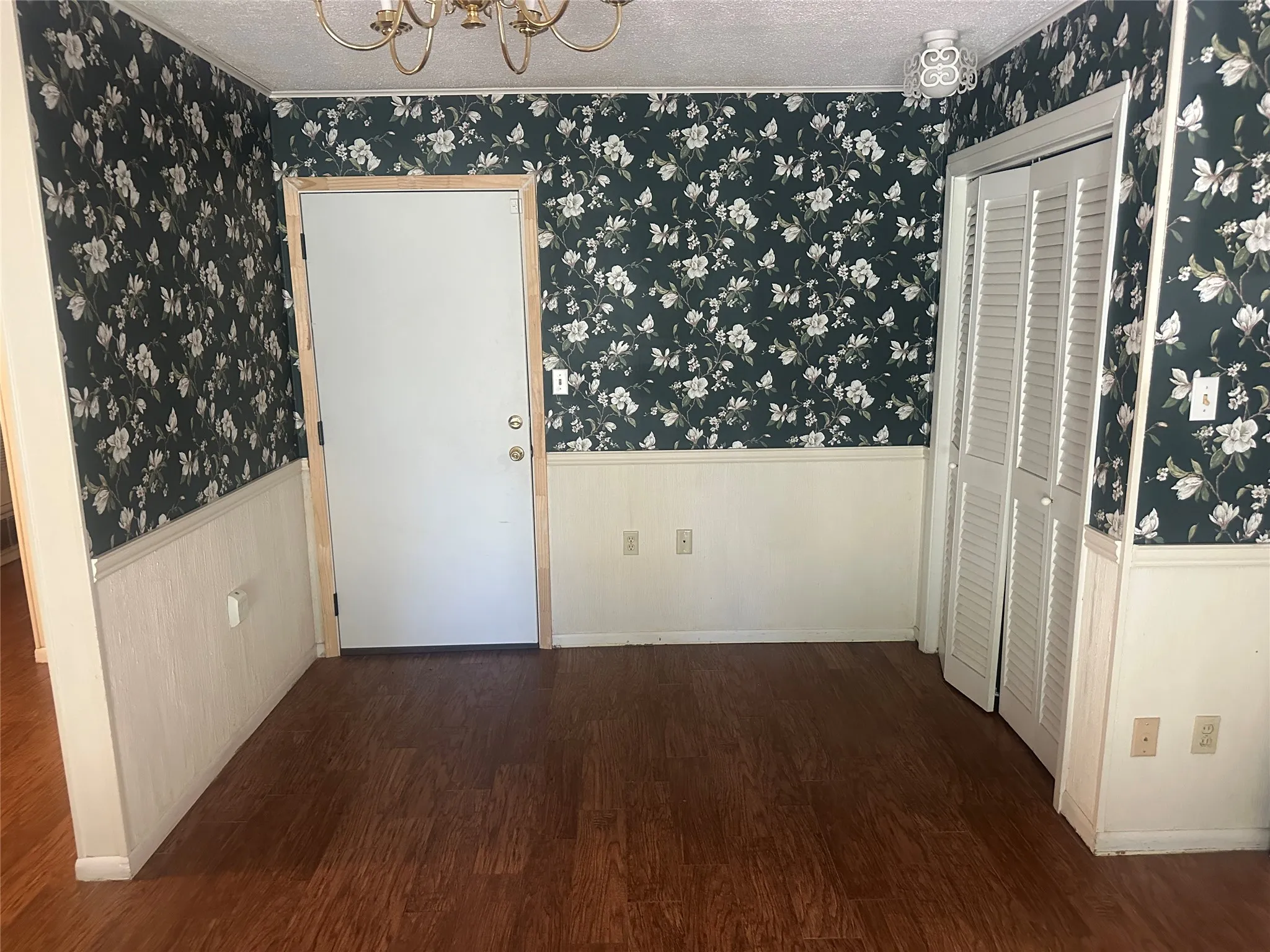Single Family Residence For Sale in Montague County , 1507 N Matthews Street, Bowie, Texas 76230, 3 Bedroom, 2 Bathroom, 2 Garage spaces, 1,403 Sqft, built in 1968, mls#21329595, Real Estate Agent in Bowie, Homes For Sale in Montague county, Homes For Sale in Bowie, Realtor in Bowie Texas, Real Estate Brokerage Independent Realty Texas, Luminita Cordes Realtor