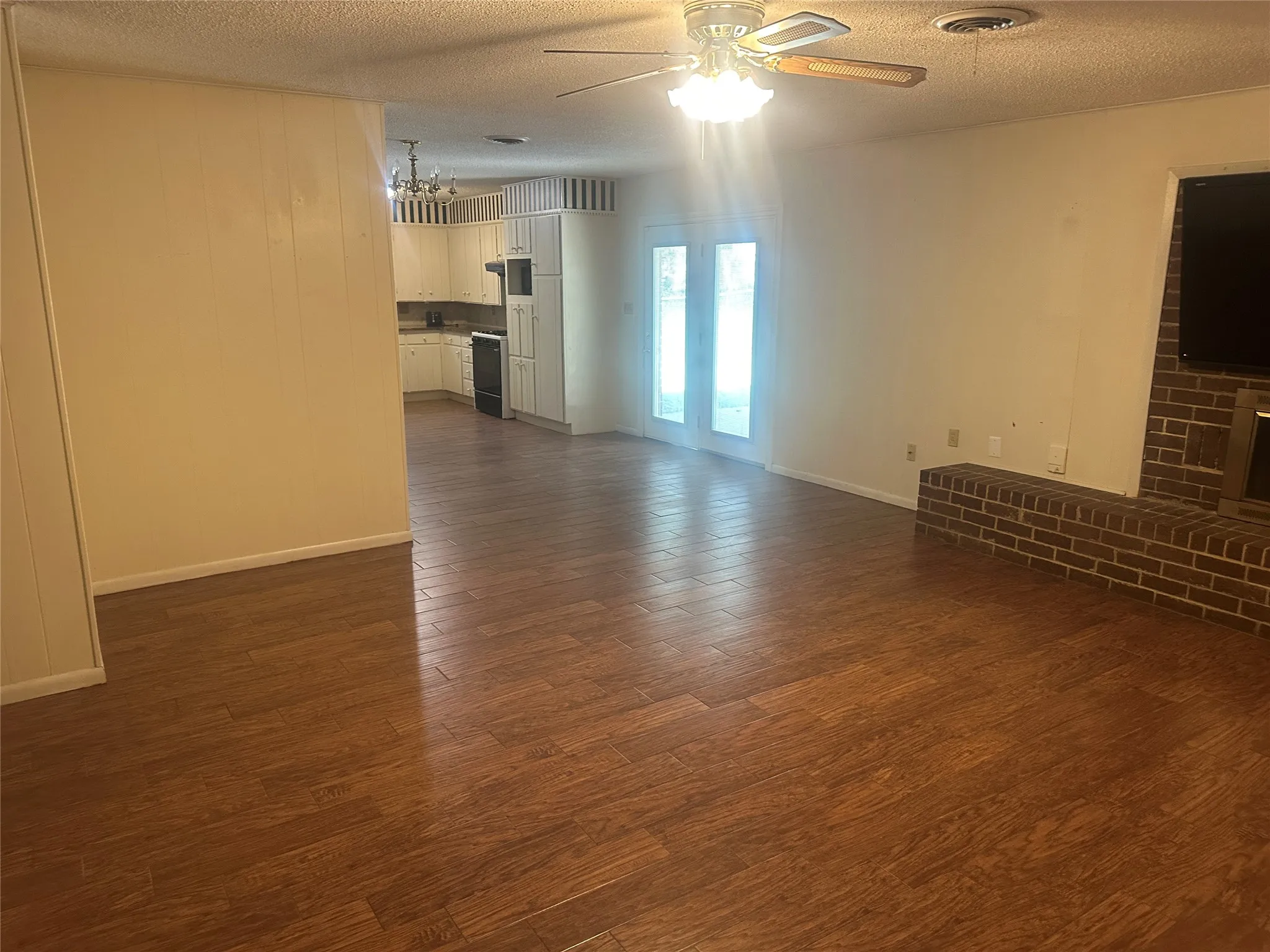 Single Family Residence For Sale in Montague County , 1507 N Matthews Street, Bowie, Texas 76230, 3 Bedroom, 2 Bathroom, 2 Garage spaces, 1,403 Sqft, built in 1968, mls#21329595, Real Estate Agent in Bowie, Homes For Sale in Montague county, Homes For Sale in Bowie, Realtor in Bowie Texas, Real Estate Brokerage Independent Realty Texas, Luminita Cordes Realtor