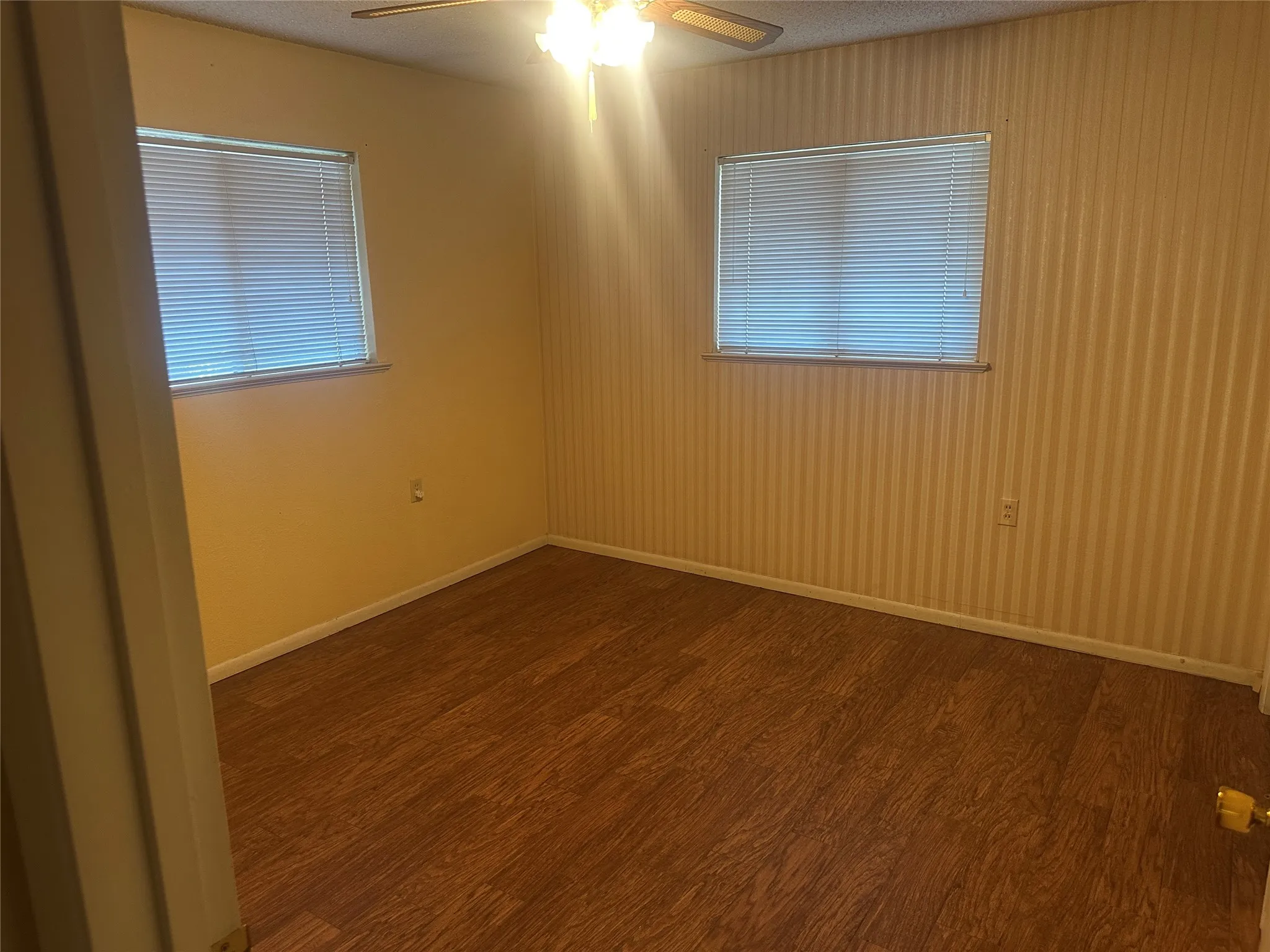 Single Family Residence For Sale in Montague County , 1507 N Matthews Street, Bowie, Texas 76230, 3 Bedroom, 2 Bathroom, 2 Garage spaces, 1,403 Sqft, built in 1968, mls#21329595, Real Estate Agent in Bowie, Homes For Sale in Montague county, Homes For Sale in Bowie, Realtor in Bowie Texas, Real Estate Brokerage Independent Realty Texas, Luminita Cordes Realtor