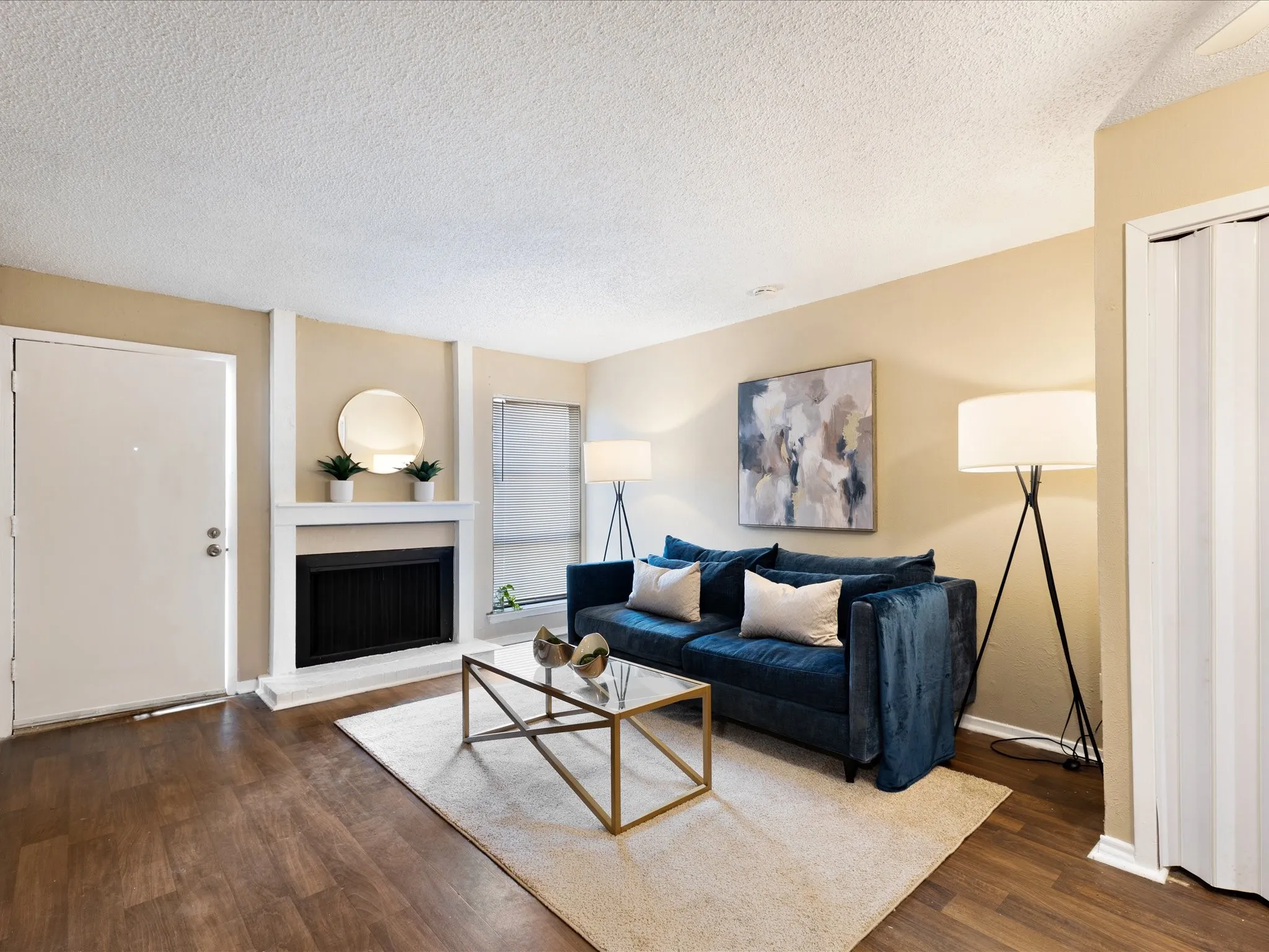 Condominium For Sale in Tarrant County , 5532 Boca Raton Boulevard 191, Fort Worth, Texas 76112, 1 Bedroom, 1 Bathroom, Garage spaces, 682 Sqft, built in 1972, Price $92,250, mls#21329350, Real Estate Agent in Fort Worth, Homes For Sale in Tarrant county, Homes For Sale in Fort Worth, Realtor in Fort Worth Texas, Real Estate Brokerage Independent Realty Texas, Luminita Cordes Realtor