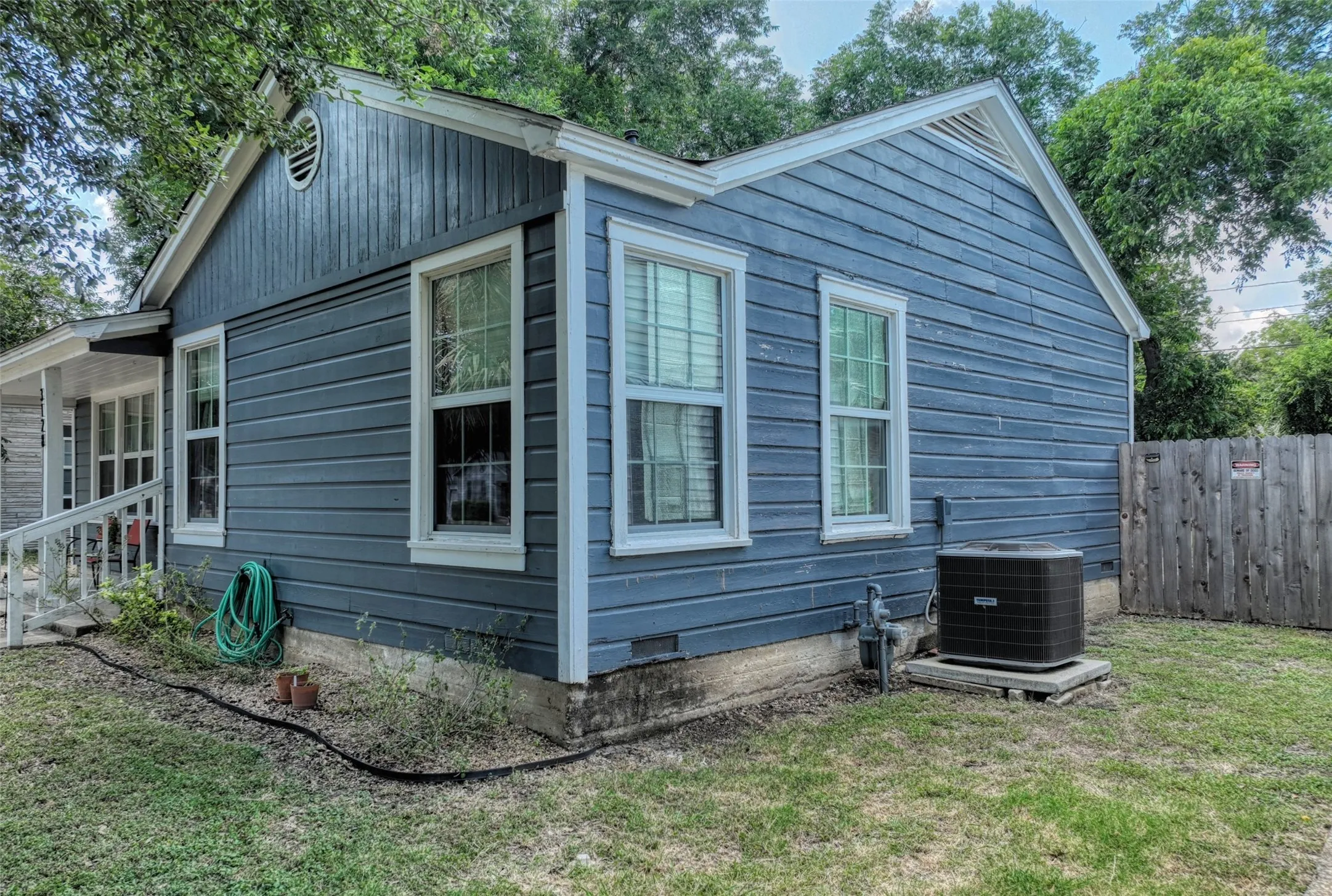 Single Family Residence For Sale in Mc Lennan County , 3128 Fadal Avenue, Waco, Texas 76708, 2 Bedroom, 1 Bathroom, Garage spaces, 1,057 Sqft, built in 1950, mls#21324526, Real Estate Agent in Waco, Homes For Sale in Mc Lennan county, Homes For Sale in Waco, Realtor in Waco Texas, Real Estate Brokerage Independent Realty Texas, Luminita Cordes Realtor
