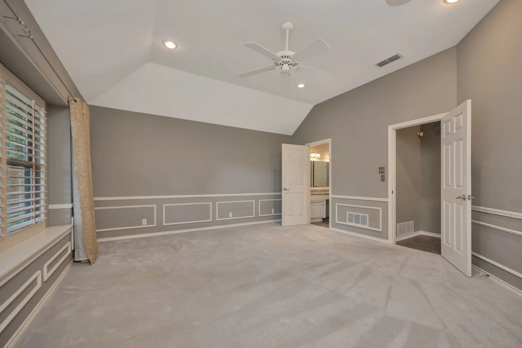 Single Family Residence For Sale in Tarrant County , 4731 Saddlebrook Drive, Benbrook, Texas 76116, 4 Bedroom, 3 Bathroom, 2 Garage spaces, 2,615 Sqft, built in 1991, mls#21329565, Real Estate Agent in Benbrook, Homes For Sale in Tarrant county, Homes For Sale in Benbrook, Realtor in Benbrook Texas, Real Estate Brokerage Independent Realty Texas, Luminita Cordes Realtor