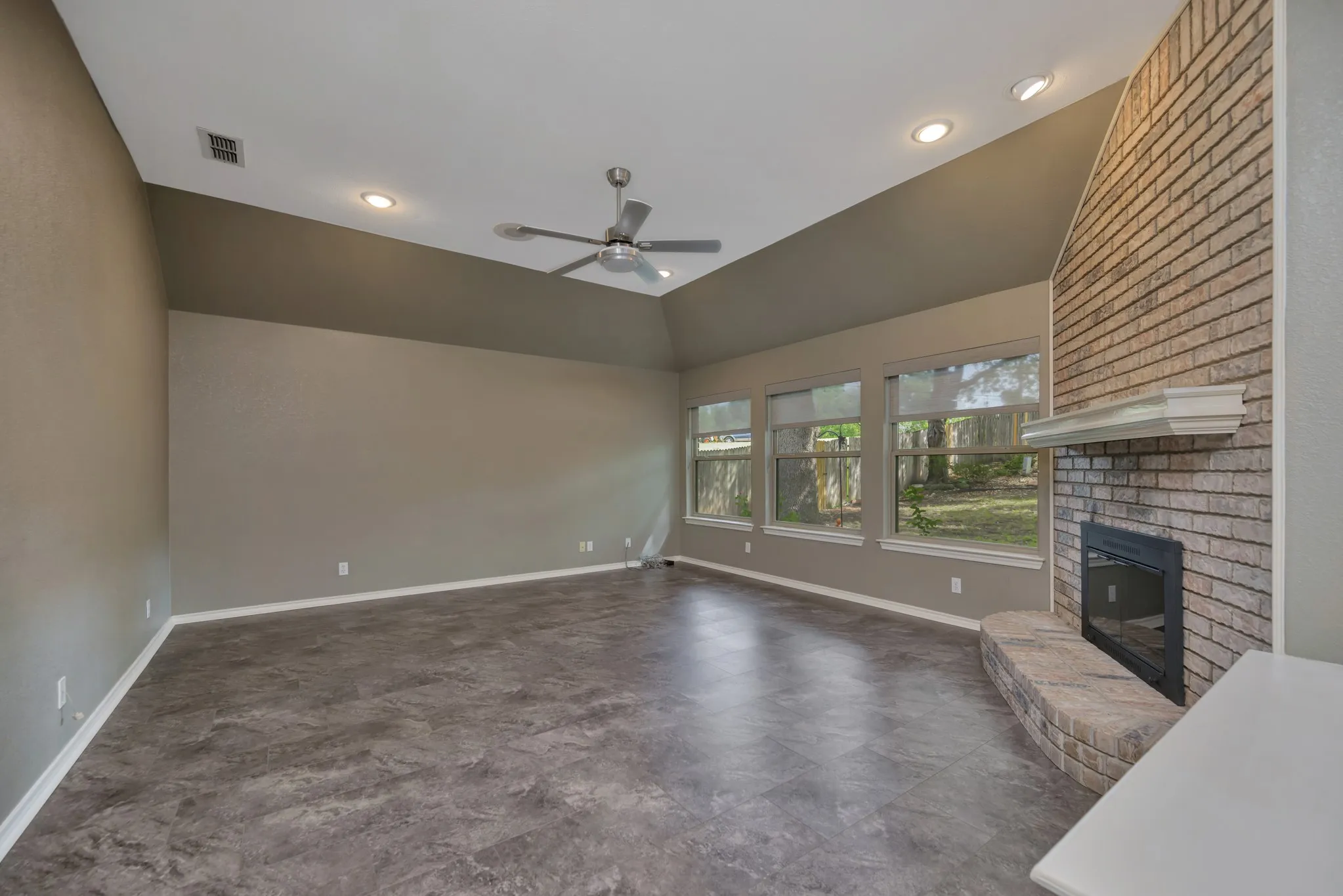 Single Family Residence For Sale in Tarrant County , 4731 Saddlebrook Drive, Benbrook, Texas 76116, 4 Bedroom, 3 Bathroom, 2 Garage spaces, 2,615 Sqft, built in 1991, mls#21329565, Real Estate Agent in Benbrook, Homes For Sale in Tarrant county, Homes For Sale in Benbrook, Realtor in Benbrook Texas, Real Estate Brokerage Independent Realty Texas, Luminita Cordes Realtor