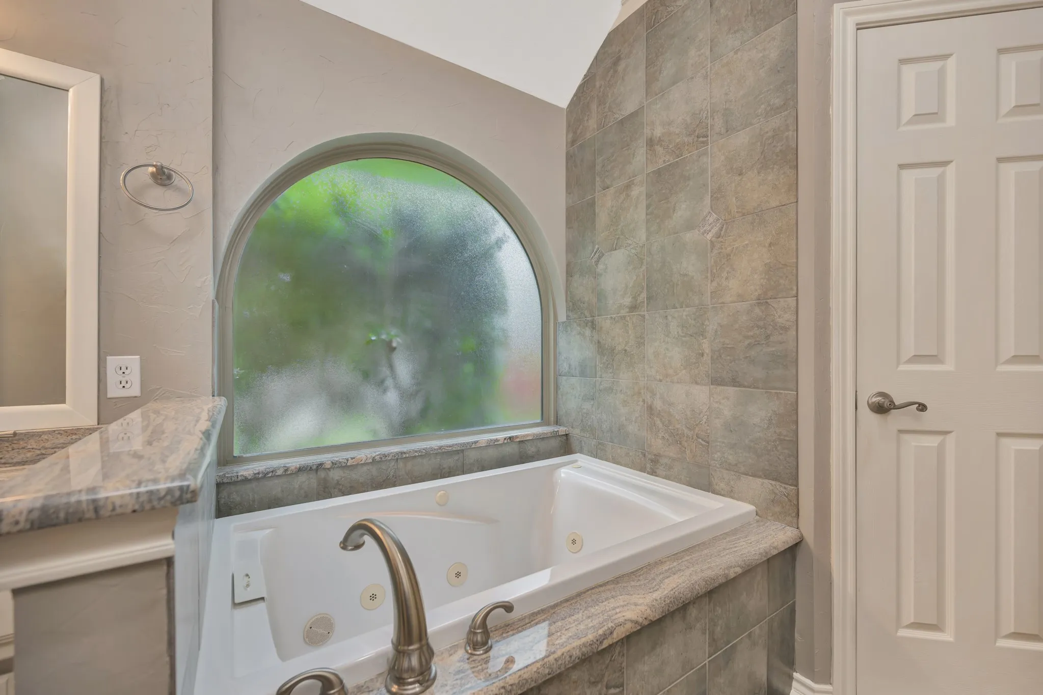 Single Family Residence For Sale in Tarrant County , 4731 Saddlebrook Drive, Benbrook, Texas 76116, 4 Bedroom, 3 Bathroom, 2 Garage spaces, 2,615 Sqft, built in 1991, mls#21329565, Real Estate Agent in Benbrook, Homes For Sale in Tarrant county, Homes For Sale in Benbrook, Realtor in Benbrook Texas, Real Estate Brokerage Independent Realty Texas, Luminita Cordes Realtor