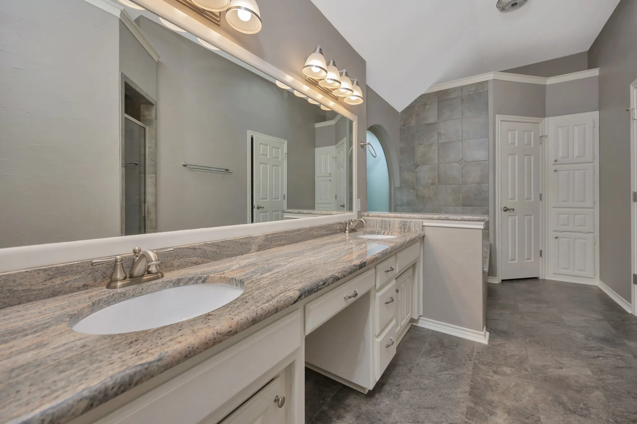 Single Family Residence For Sale in Tarrant County , 4731 Saddlebrook Drive, Benbrook, Texas 76116, 4 Bedroom, 3 Bathroom, 2 Garage spaces, 2,615 Sqft, built in 1991, mls#21329565, Real Estate Agent in Benbrook, Homes For Sale in Tarrant county, Homes For Sale in Benbrook, Realtor in Benbrook Texas, Real Estate Brokerage Independent Realty Texas, Luminita Cordes Realtor