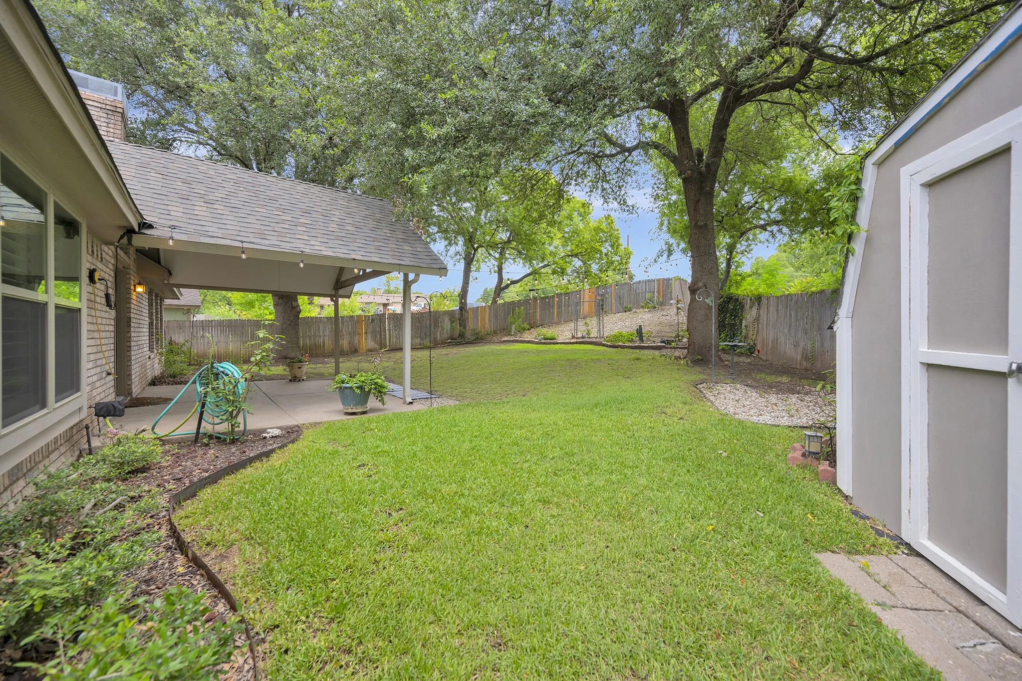 Single Family Residence For Sale in Tarrant County , 4731 Saddlebrook Drive, Benbrook, Texas 76116, 4 Bedroom, 3 Bathroom, 2 Garage spaces, 2,615 Sqft, built in 1991, mls#21329565, Real Estate Agent in Benbrook, Homes For Sale in Tarrant county, Homes For Sale in Benbrook, Realtor in Benbrook Texas, Real Estate Brokerage Independent Realty Texas, Luminita Cordes Realtor