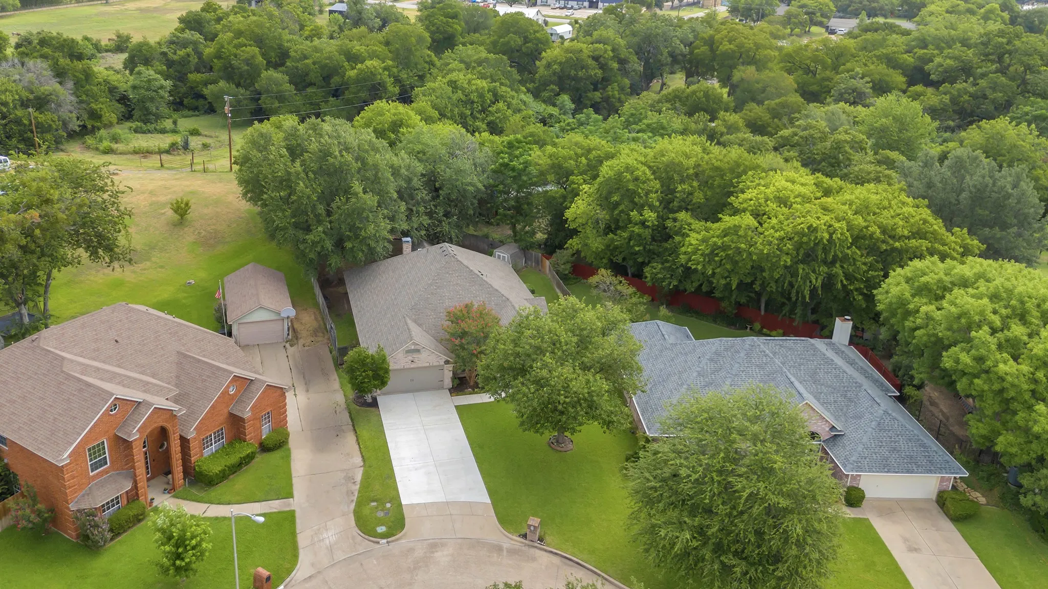 Single Family Residence For Sale in Tarrant County , 4731 Saddlebrook Drive, Benbrook, Texas 76116, 4 Bedroom, 3 Bathroom, 2 Garage spaces, 2,615 Sqft, built in 1991, mls#21329565, Real Estate Agent in Benbrook, Homes For Sale in Tarrant county, Homes For Sale in Benbrook, Realtor in Benbrook Texas, Real Estate Brokerage Independent Realty Texas, Luminita Cordes Realtor