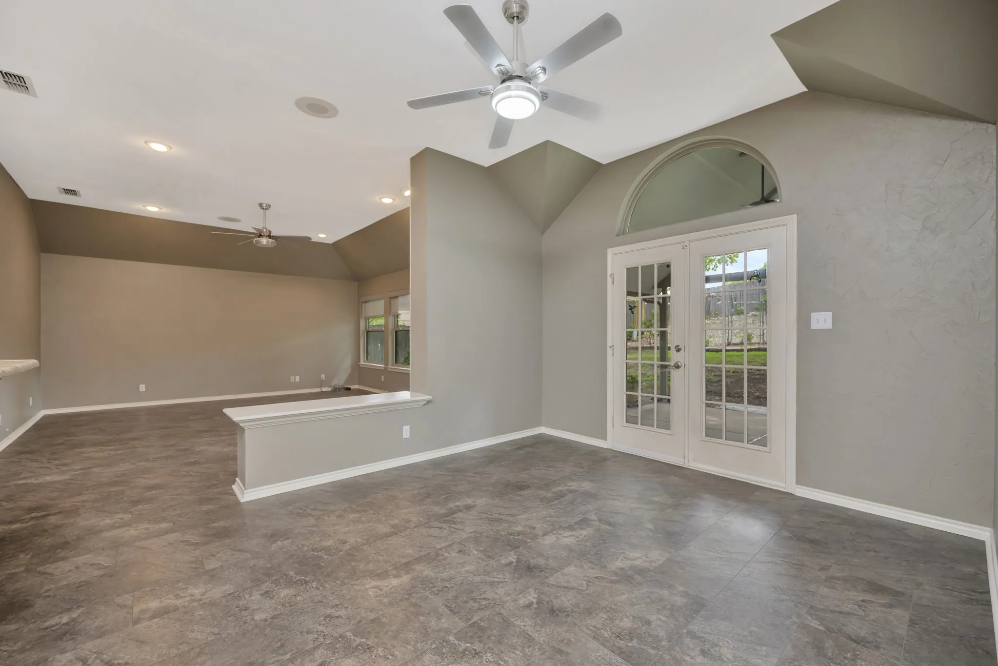 Single Family Residence For Sale in Tarrant County , 4731 Saddlebrook Drive, Benbrook, Texas 76116, 4 Bedroom, 3 Bathroom, 2 Garage spaces, 2,615 Sqft, built in 1991, mls#21329565, Real Estate Agent in Benbrook, Homes For Sale in Tarrant county, Homes For Sale in Benbrook, Realtor in Benbrook Texas, Real Estate Brokerage Independent Realty Texas, Luminita Cordes Realtor