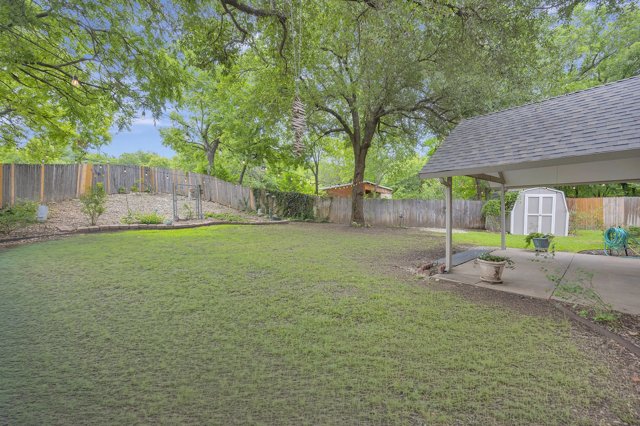 Single Family Residence For Sale in Tarrant County , 4731 Saddlebrook Drive, Benbrook, Texas 76116, 4 Bedroom, 3 Bathroom, 2 Garage spaces, 2,615 Sqft, built in 1991, mls#21329565, Real Estate Agent in Benbrook, Homes For Sale in Tarrant county, Homes For Sale in Benbrook, Realtor in Benbrook Texas, Real Estate Brokerage Independent Realty Texas, Luminita Cordes Realtor