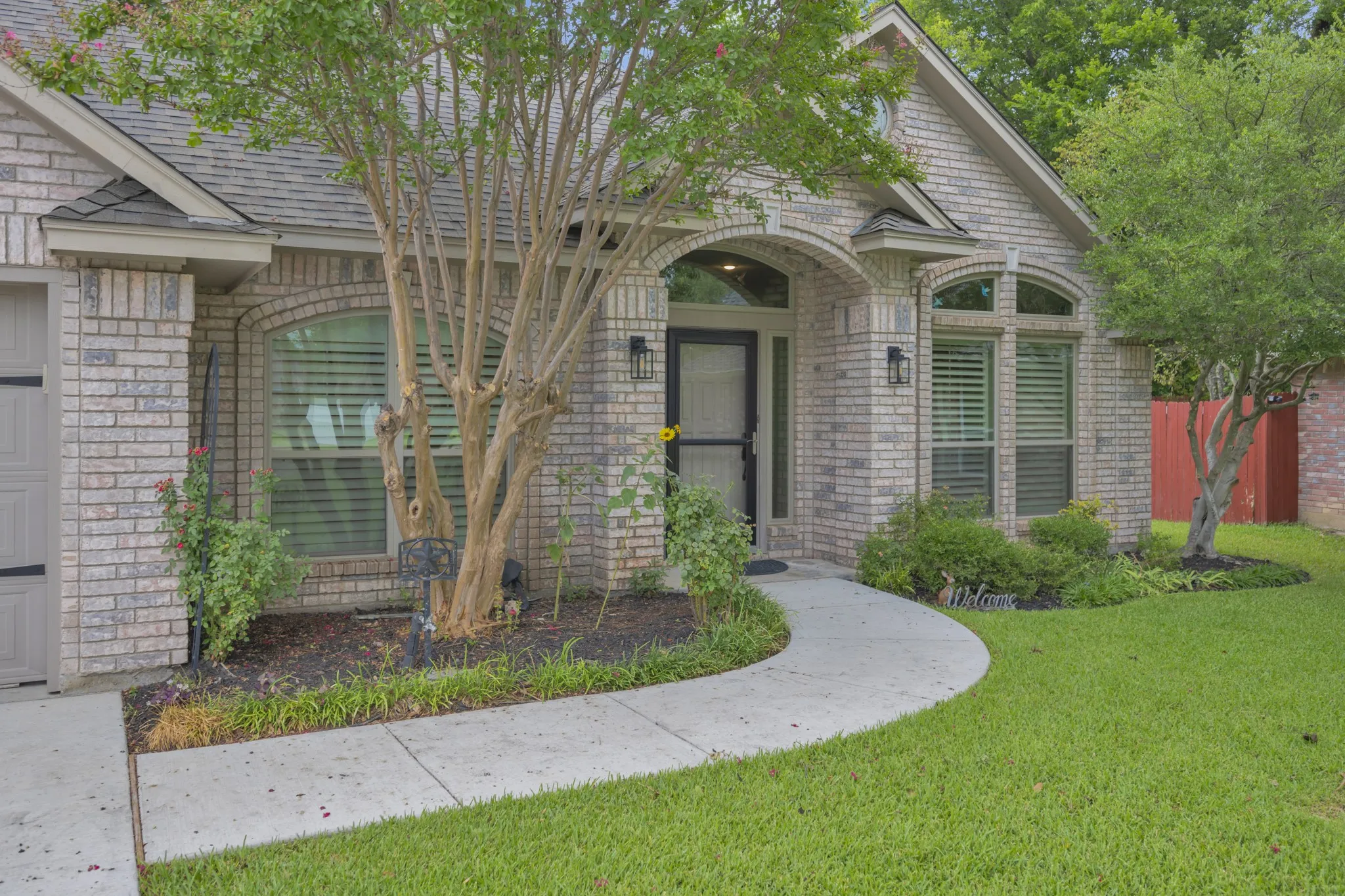 Single Family Residence For Sale in Tarrant County , 4731 Saddlebrook Drive, Benbrook, Texas 76116, 4 Bedroom, 3 Bathroom, 2 Garage spaces, 2,615 Sqft, built in 1991, mls#21329565, Real Estate Agent in Benbrook, Homes For Sale in Tarrant county, Homes For Sale in Benbrook, Realtor in Benbrook Texas, Real Estate Brokerage Independent Realty Texas, Luminita Cordes Realtor