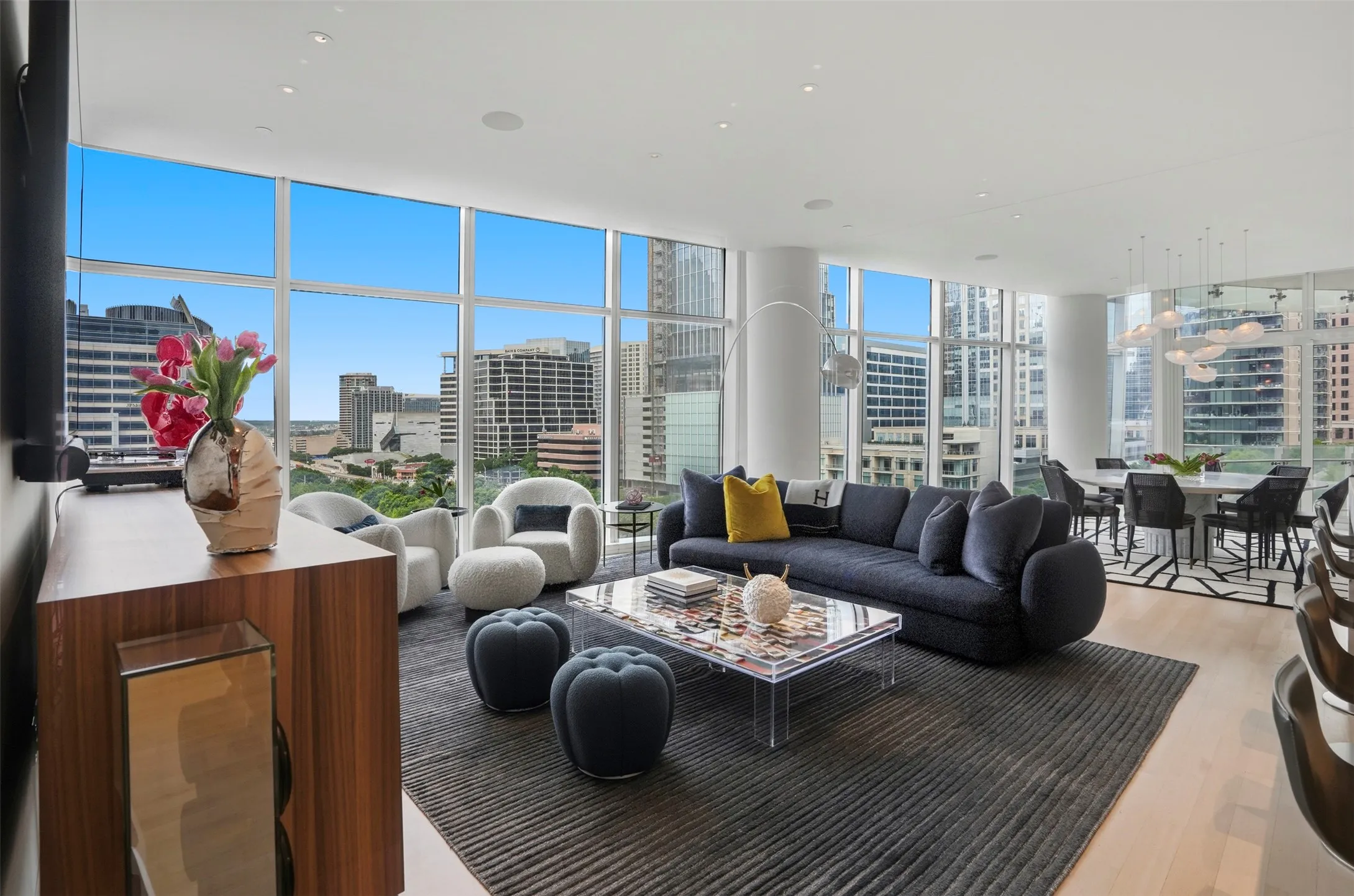 Condominium For Sale in Dallas County , 1918 Olive Street 704, Dallas, Texas 75201, 2 Bedroom, 2 Bathroom, 2 Garage spaces, 2,436 Sqft, built in 2011, mls#21326266, Real Estate Agent in Dallas, Homes For Sale in Dallas county, Homes For Sale in Dallas, Realtor in Dallas Texas, Real Estate Brokerage Independent Realty Texas, Luminita Cordes Realtor