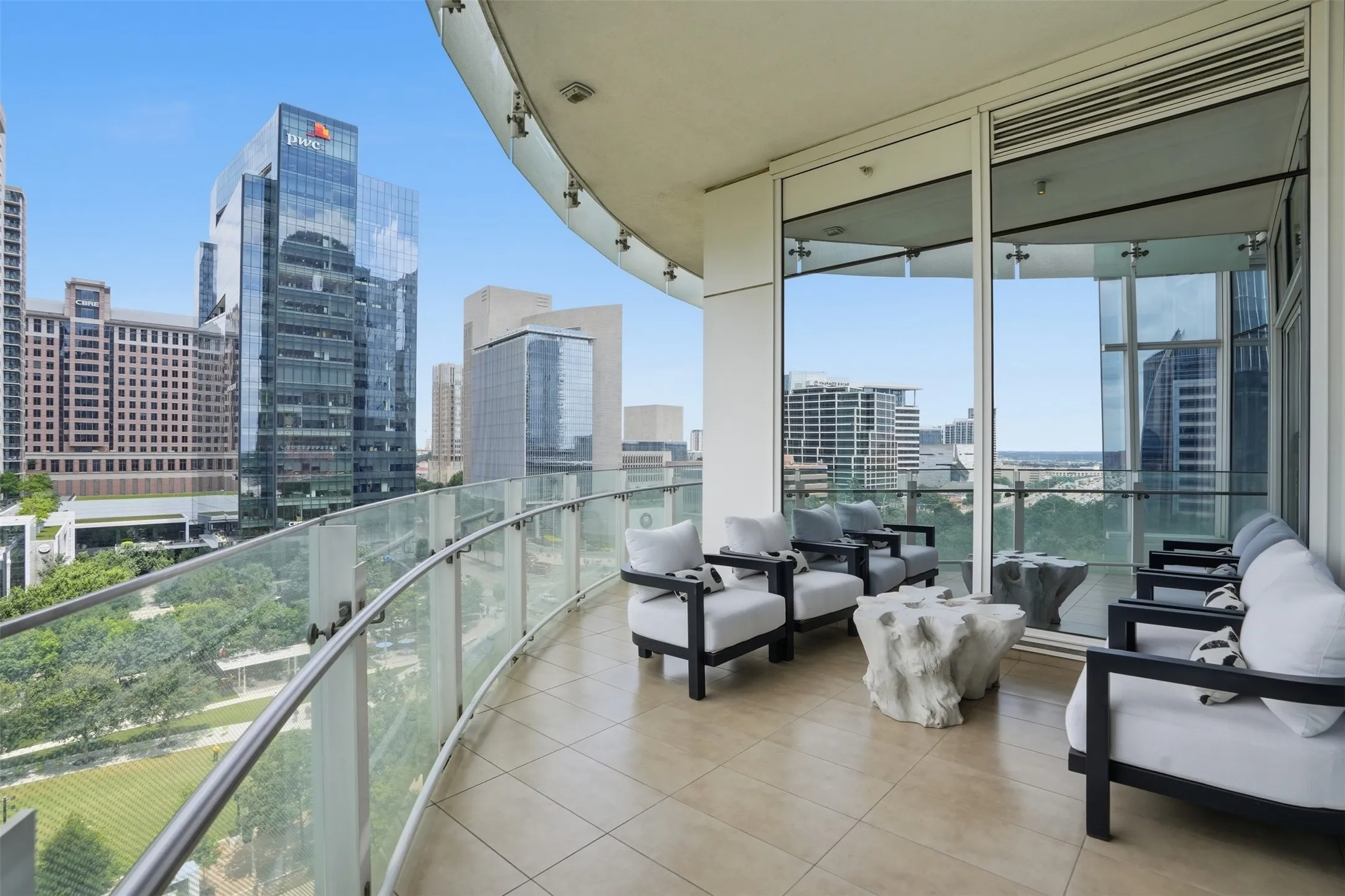 Condominium For Sale in Dallas County , 1918 Olive Street 704, Dallas, Texas 75201, 2 Bedroom, 2 Bathroom, 2 Garage spaces, 2,436 Sqft, built in 2011, mls#21326266, Real Estate Agent in Dallas, Homes For Sale in Dallas county, Homes For Sale in Dallas, Realtor in Dallas Texas, Real Estate Brokerage Independent Realty Texas, Luminita Cordes Realtor