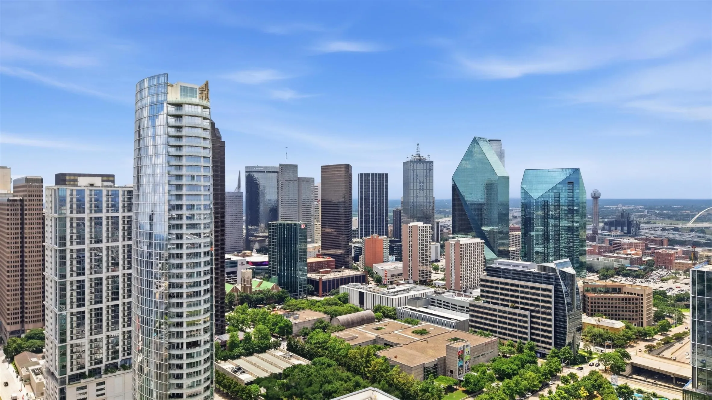 Condominium For Sale in Dallas County , 1918 Olive Street 704, Dallas, Texas 75201, 2 Bedroom, 2 Bathroom, 2 Garage spaces, 2,436 Sqft, built in 2011, mls#21326266, Real Estate Agent in Dallas, Homes For Sale in Dallas county, Homes For Sale in Dallas, Realtor in Dallas Texas, Real Estate Brokerage Independent Realty Texas, Luminita Cordes Realtor