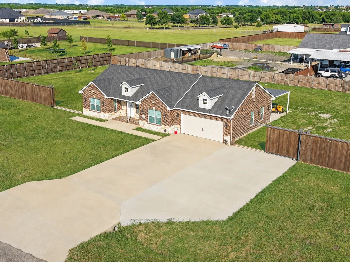 Single Family Residence For Sale in Kaufman County , 6011 Haley Way, Crandall, Texas 75114, 4 Bedroom, 3 Bathroom, 2 Garage spaces, 1,422 Sqft, built in 2018, mls#21327016, Real Estate Agent in Crandall, Homes For Sale in Kaufman county, Homes For Sale in Crandall, Realtor in Crandall Texas, Real Estate Brokerage Independent Realty Texas, Luminita Cordes Realtor