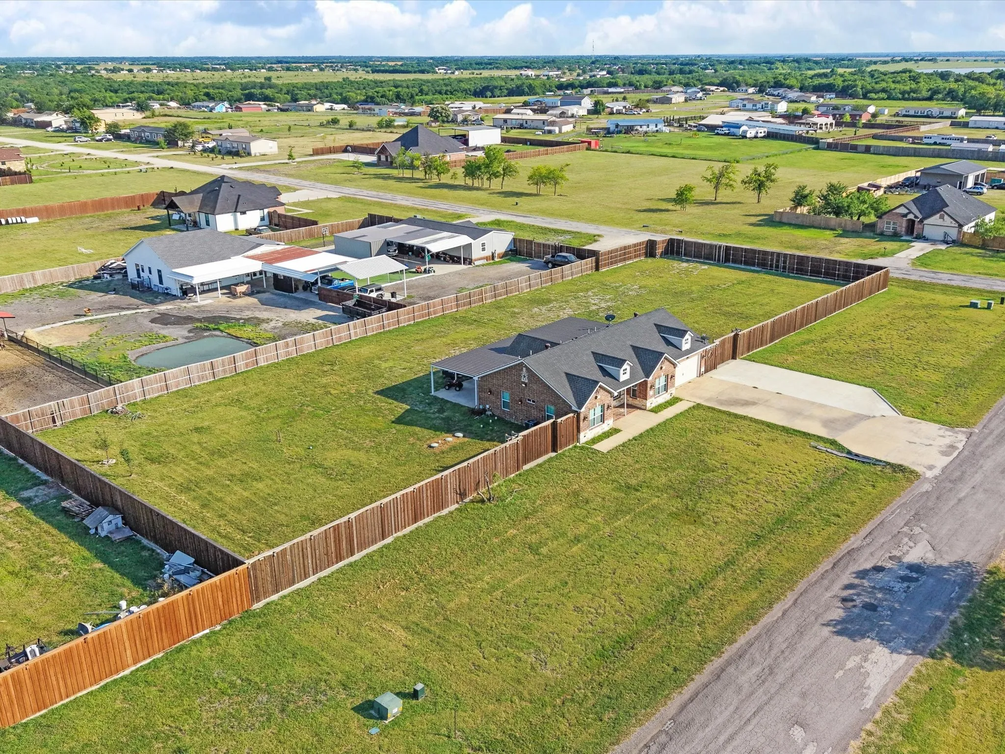 Single Family Residence For Sale in Kaufman County , 6011 Haley Way, Crandall, Texas 75114, 4 Bedroom, 3 Bathroom, 2 Garage spaces, 1,422 Sqft, built in 2018, mls#21327016, Real Estate Agent in Crandall, Homes For Sale in Kaufman county, Homes For Sale in Crandall, Realtor in Crandall Texas, Real Estate Brokerage Independent Realty Texas, Luminita Cordes Realtor