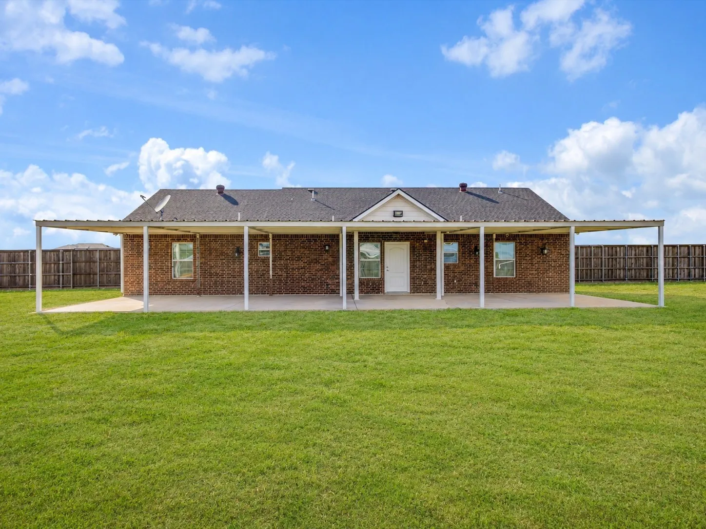 Single Family Residence For Sale in Kaufman County , 6011 Haley Way, Crandall, Texas 75114, 4 Bedroom, 3 Bathroom, 2 Garage spaces, 1,422 Sqft, built in 2018, mls#21327016, Real Estate Agent in Crandall, Homes For Sale in Kaufman county, Homes For Sale in Crandall, Realtor in Crandall Texas, Real Estate Brokerage Independent Realty Texas, Luminita Cordes Realtor