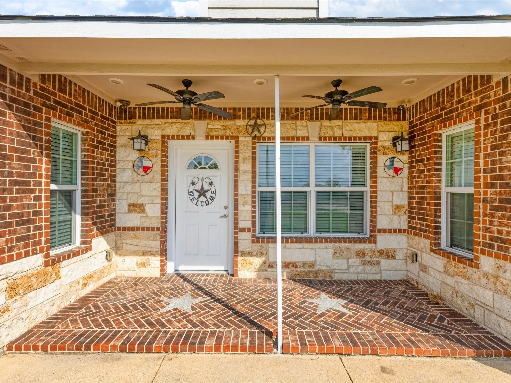 Single Family Residence For Sale in Kaufman County , 6011 Haley Way, Crandall, Texas 75114, 4 Bedroom, 3 Bathroom, 2 Garage spaces, 1,422 Sqft, built in 2018, mls#21327016, Real Estate Agent in Crandall, Homes For Sale in Kaufman county, Homes For Sale in Crandall, Realtor in Crandall Texas, Real Estate Brokerage Independent Realty Texas, Luminita Cordes Realtor
