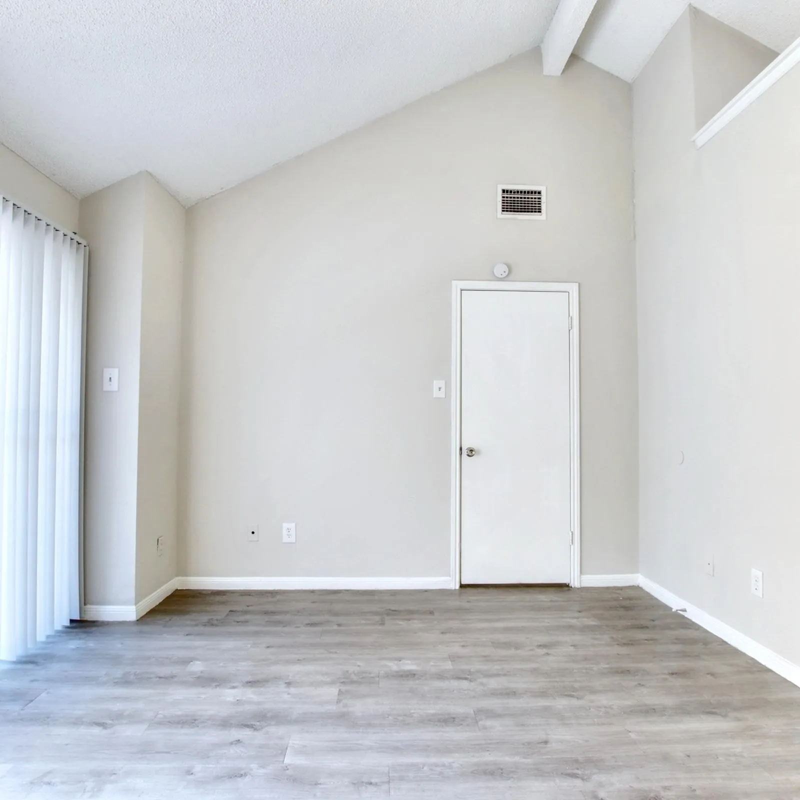 Single Family Residence For Sale in Dallas County , 712 Via Miramonte, Mesquite, Texas 75150, 2 Bedrooms, 2 Bathrooms, 2 Garage spaces, 1,114 Sqft, built in 1981, Price $195,000, mls#21329649, Real Estate Agent in Mesquite, Homes For Sale in Dallas county, Homes For Sale in Mesquite, Realtor in Mesquite Texas, Real Estate Brokerage Independent Realty Texas, Luminita Cordes Realtor