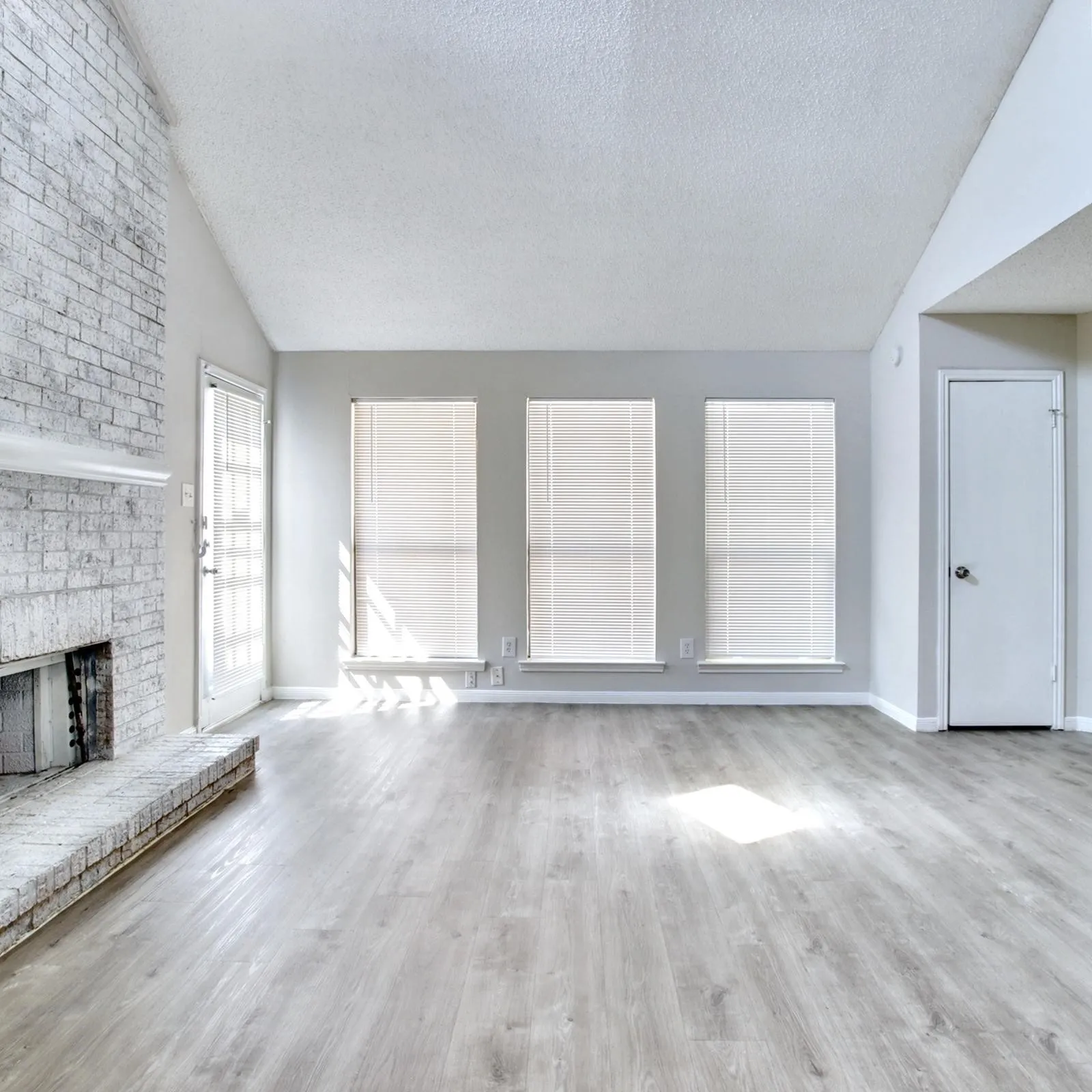 Single Family Residence For Sale in Dallas County , 712 Via Miramonte, Mesquite, Texas 75150, 2 Bedrooms, 2 Bathrooms, 2 Garage spaces, 1,114 Sqft, built in 1981, Price $195,000, mls#21329649, Real Estate Agent in Mesquite, Homes For Sale in Dallas county, Homes For Sale in Mesquite, Realtor in Mesquite Texas, Real Estate Brokerage Independent Realty Texas, Luminita Cordes Realtor