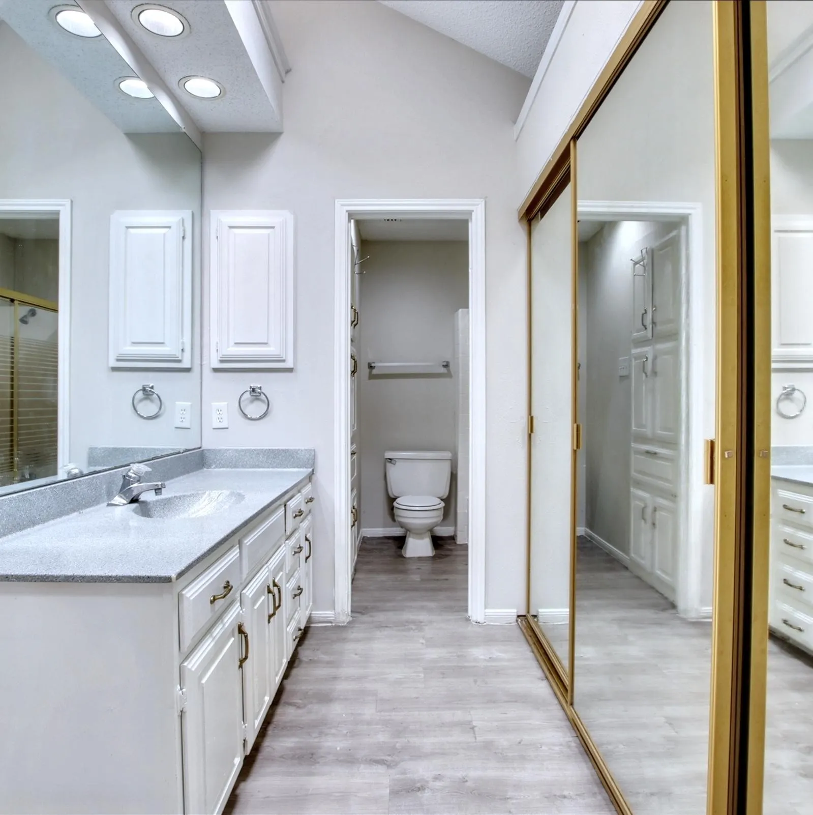 Single Family Residence For Sale in Dallas County , 712 Via Miramonte, Mesquite, Texas 75150, 2 Bedrooms, 2 Bathrooms, 2 Garage spaces, 1,114 Sqft, built in 1981, Price $195,000, mls#21329649, Real Estate Agent in Mesquite, Homes For Sale in Dallas county, Homes For Sale in Mesquite, Realtor in Mesquite Texas, Real Estate Brokerage Independent Realty Texas, Luminita Cordes Realtor